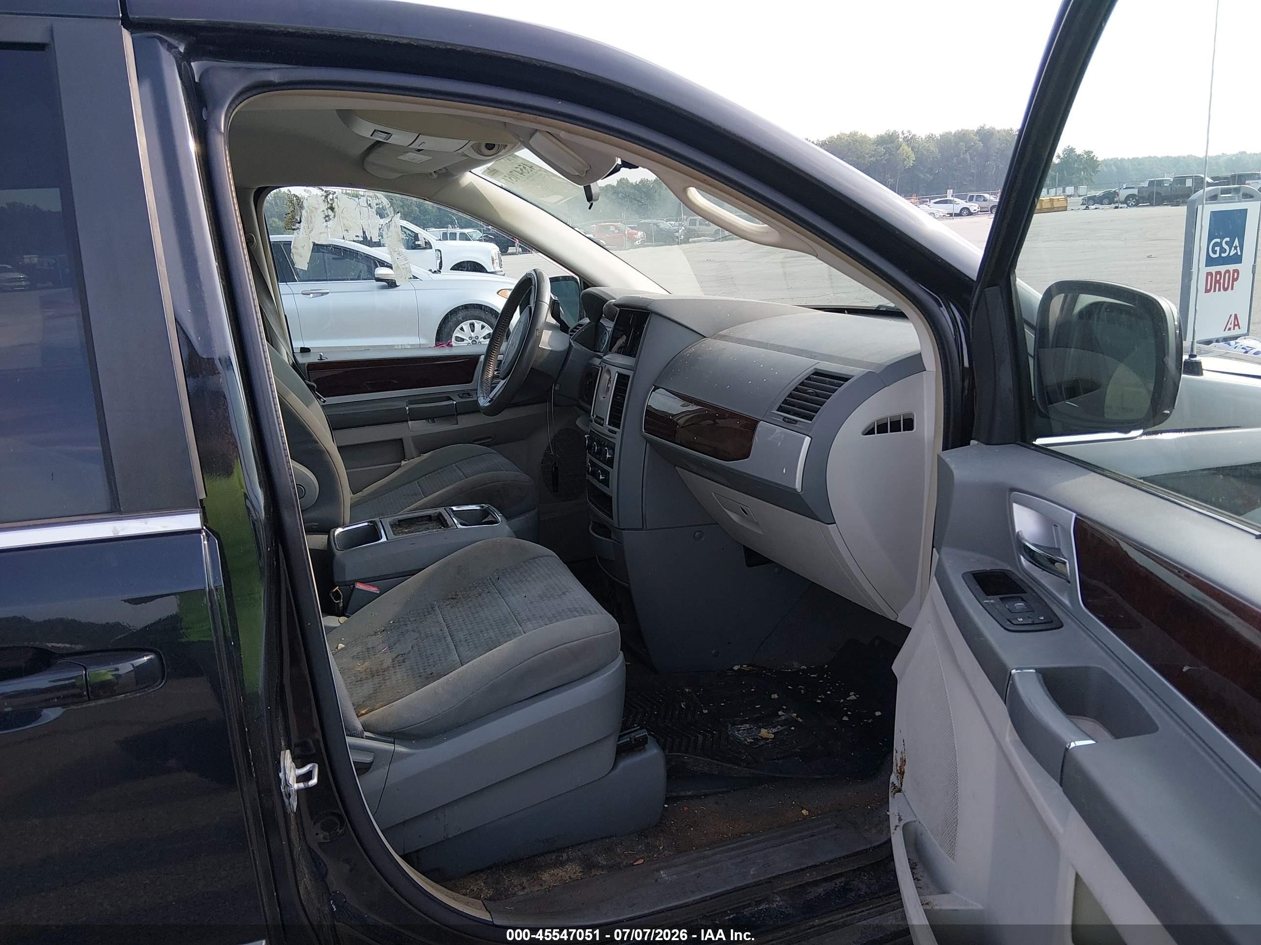 2010 Chrysler Town & Country Touring Black vin: 2A4RR5D11AR300936