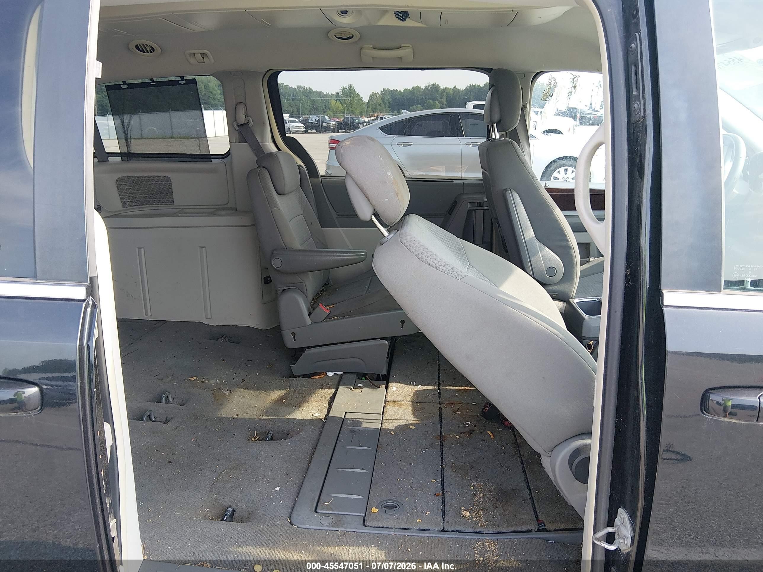 2010 Chrysler Town & Country Touring Black vin: 2A4RR5D11AR300936