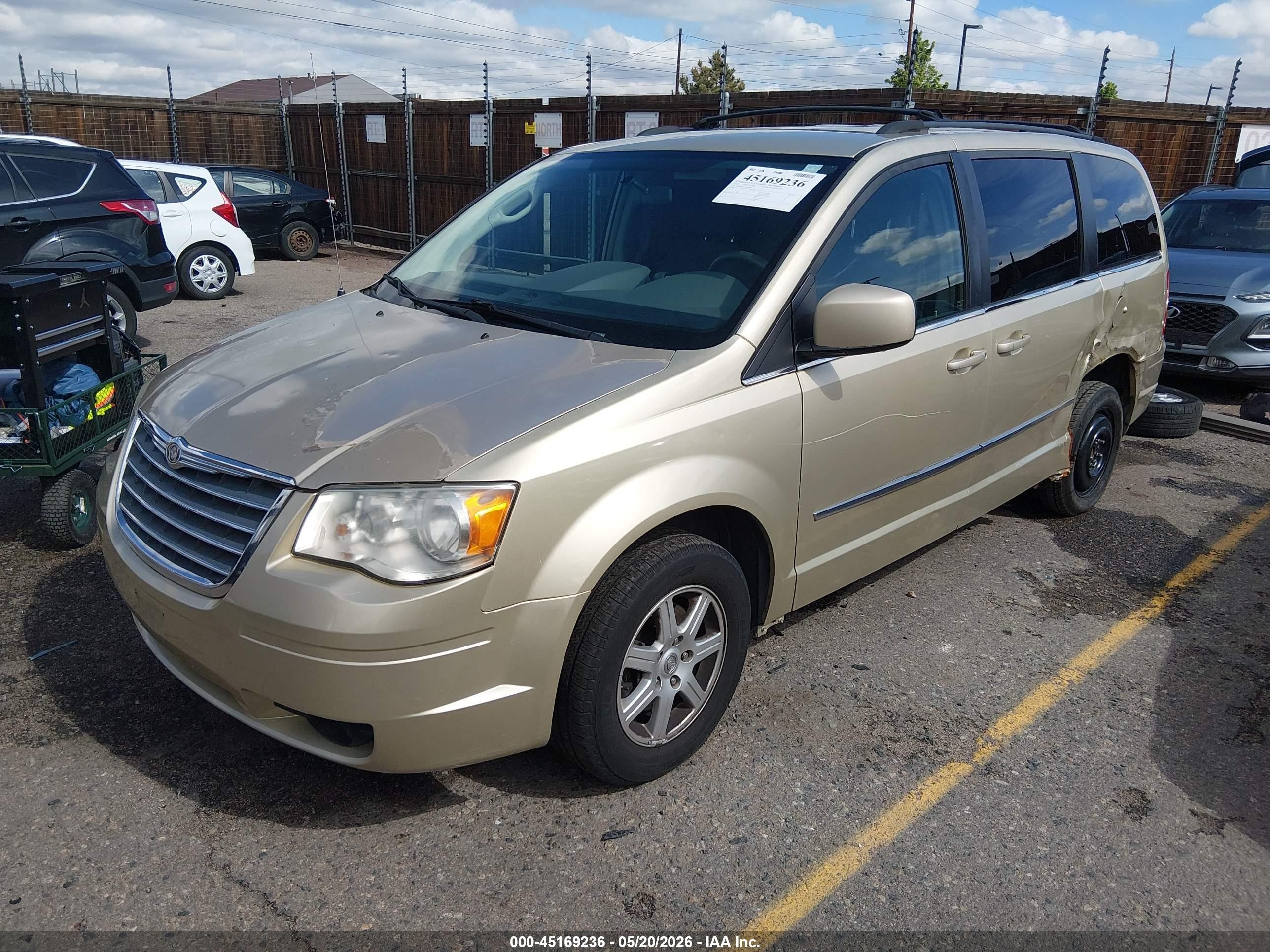 2010 Chrysler Town & Country Touring Gold vin: 2A4RR5D11AR369853