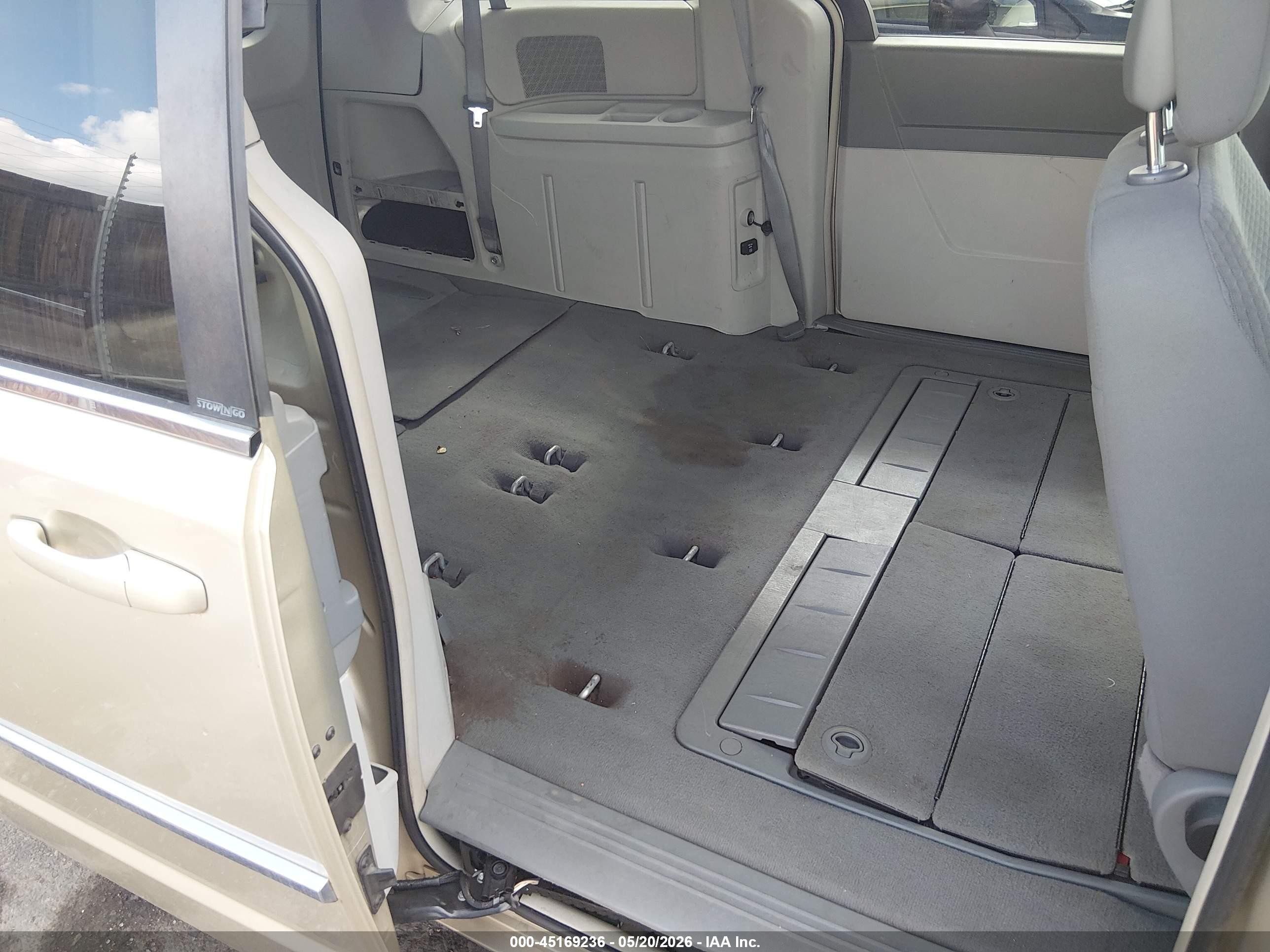 2010 Chrysler Town & Country Touring Gold vin: 2A4RR5D11AR369853