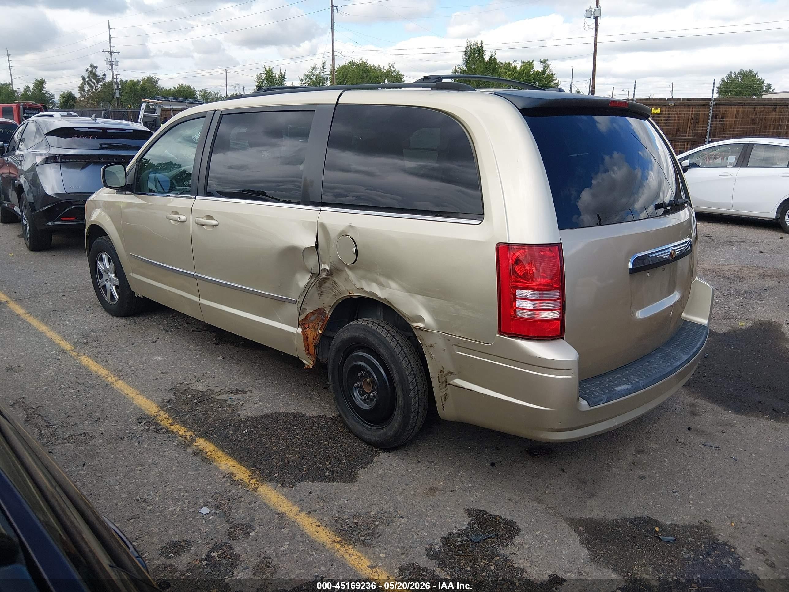 2010 Chrysler Town & Country Touring Gold vin: 2A4RR5D11AR369853