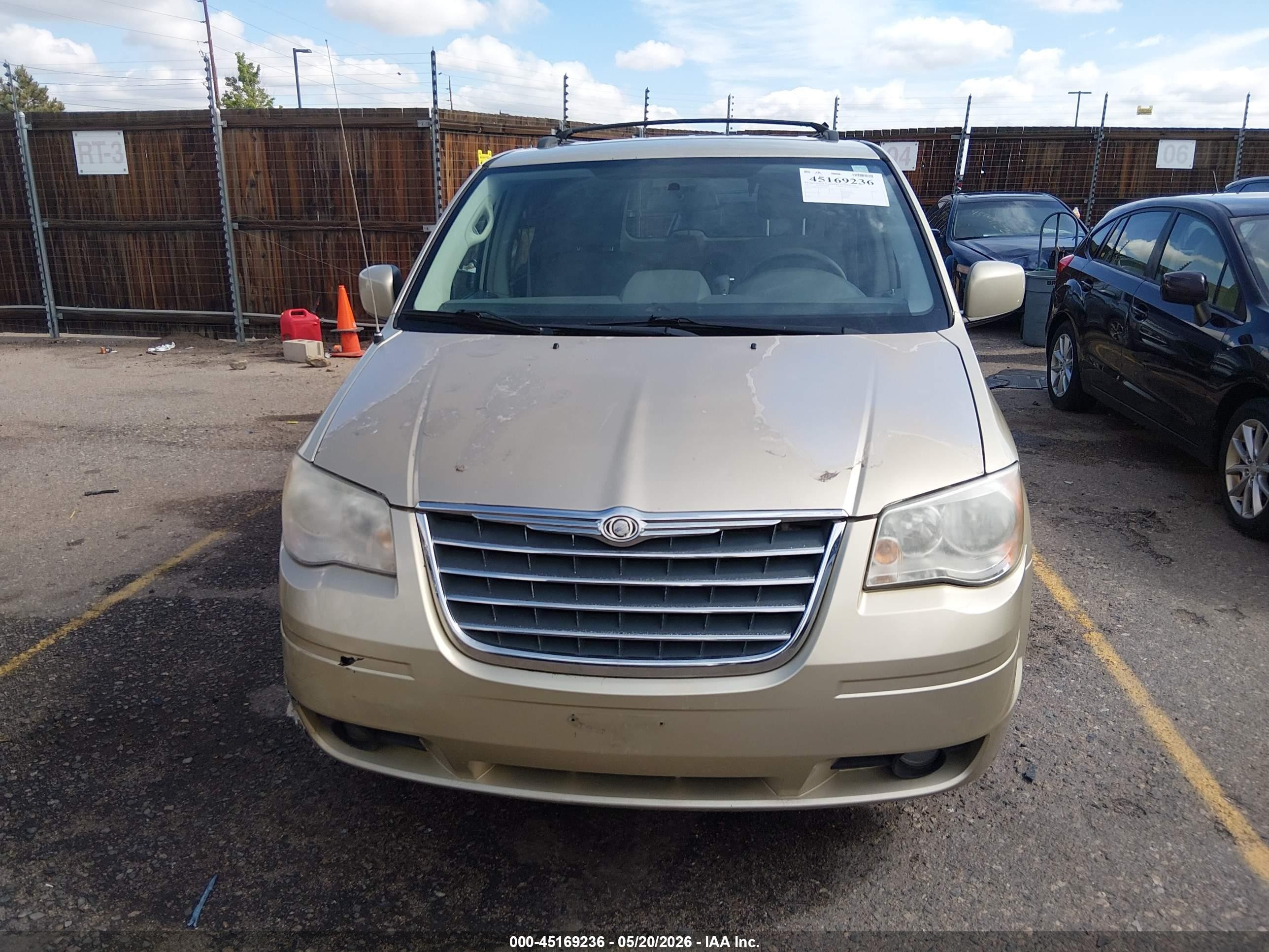 2010 Chrysler Town & Country Touring Gold vin: 2A4RR5D11AR369853