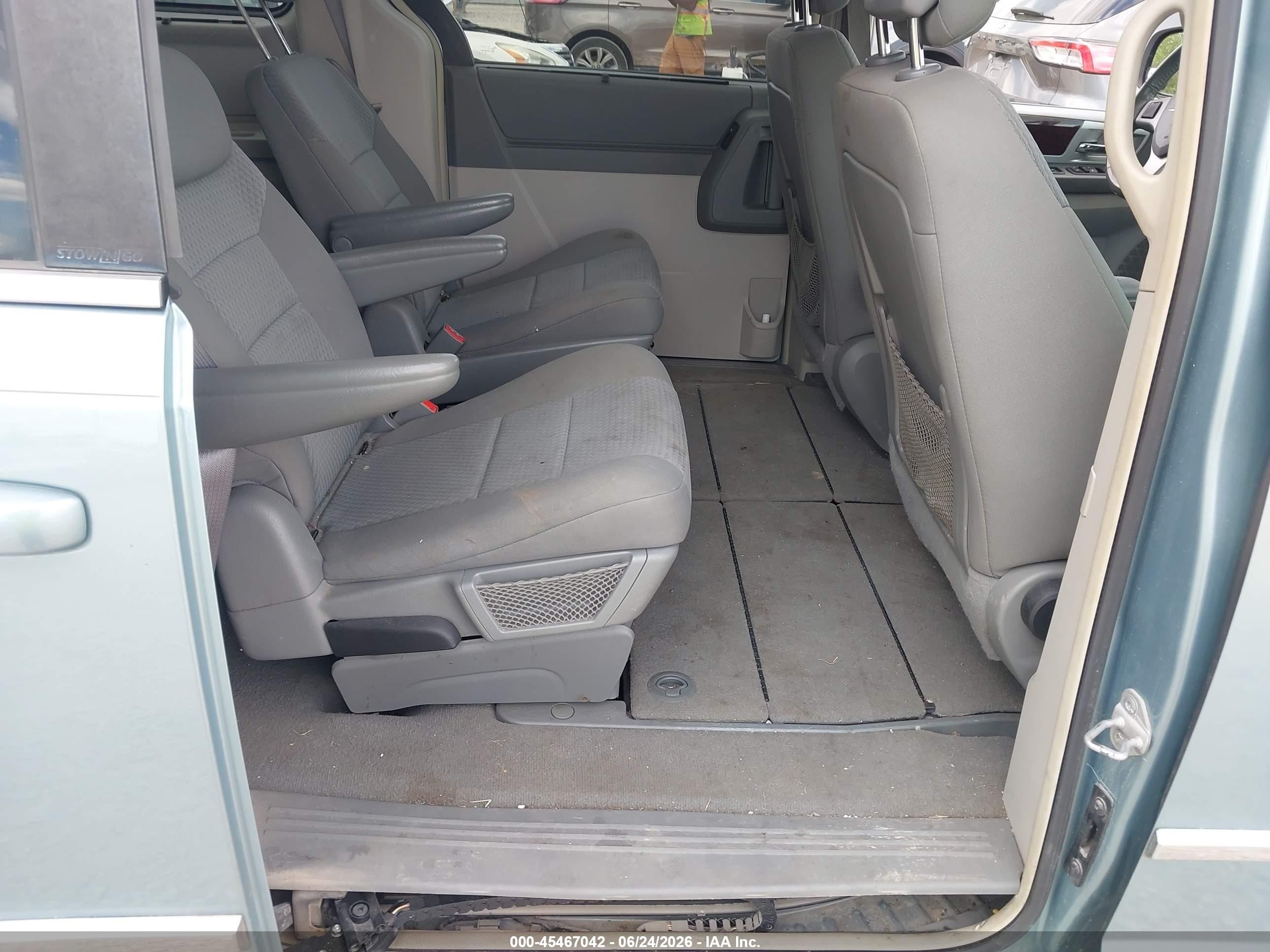 2010 Chrysler Town & Country Touring Light Blue vin: 2A4RR5D11AR398270