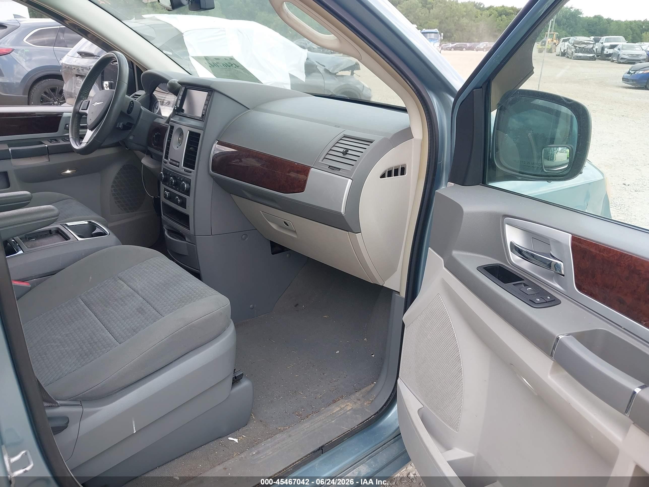 2010 Chrysler Town & Country Touring Light Blue vin: 2A4RR5D11AR398270