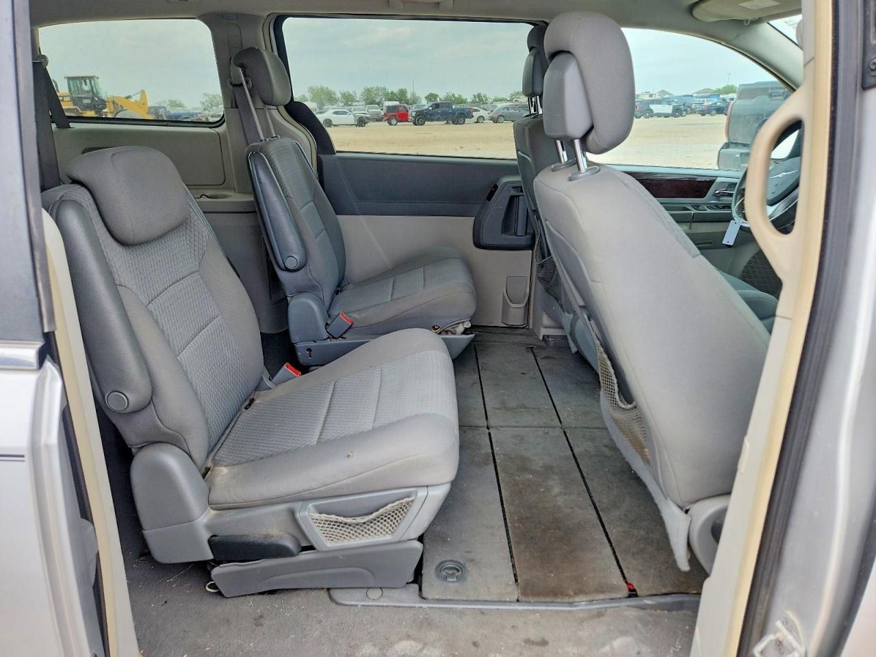2010 Chrysler Town & Country Touring Silver vin: 2A4RR5D11AR460346