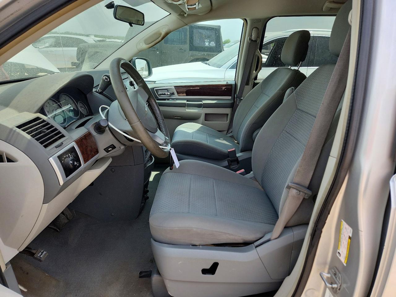 2010 Chrysler Town & Country Touring Silver vin: 2A4RR5D11AR460346