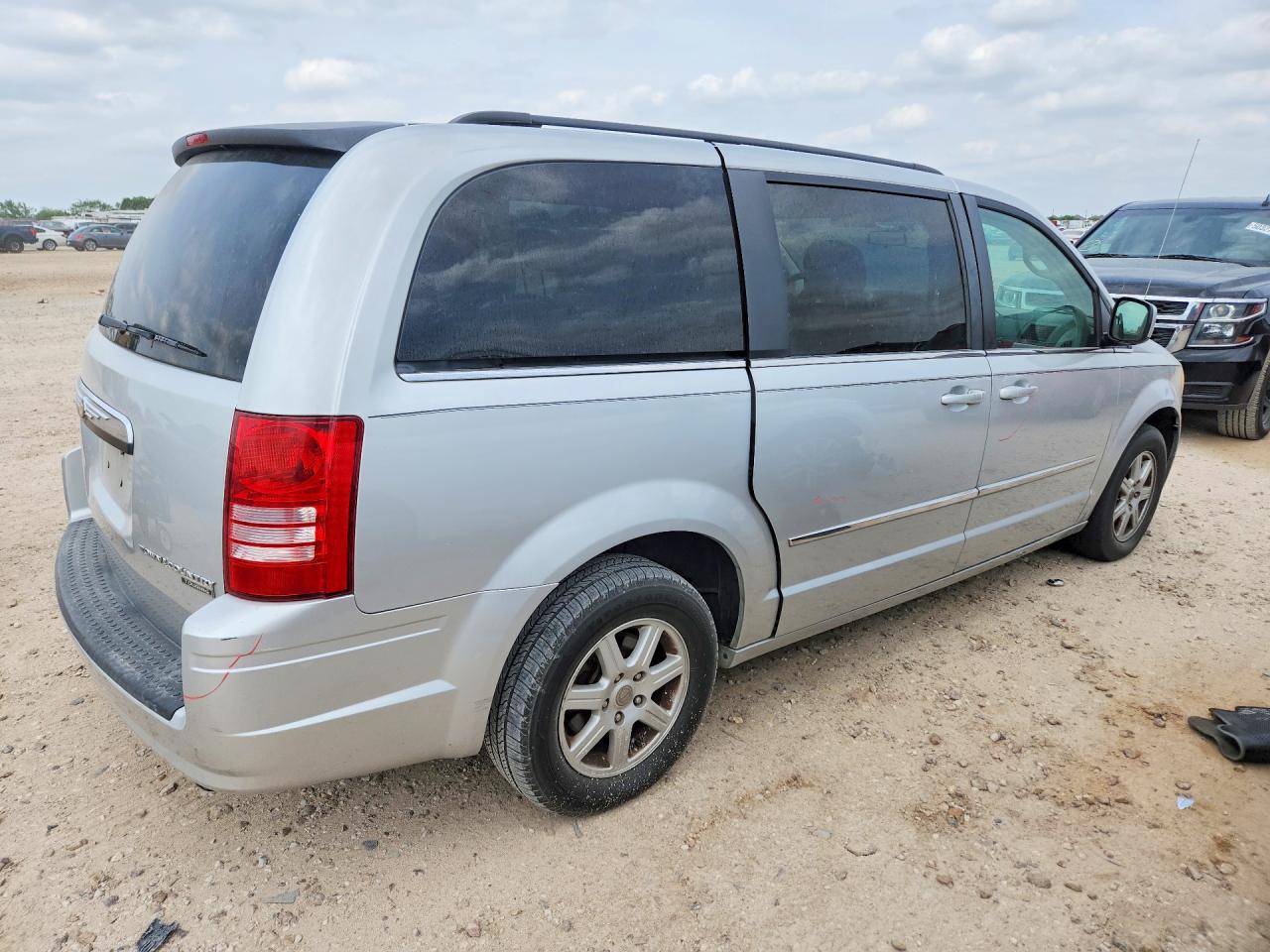 2010 Chrysler Town & Country Touring Silver vin: 2A4RR5D11AR460346