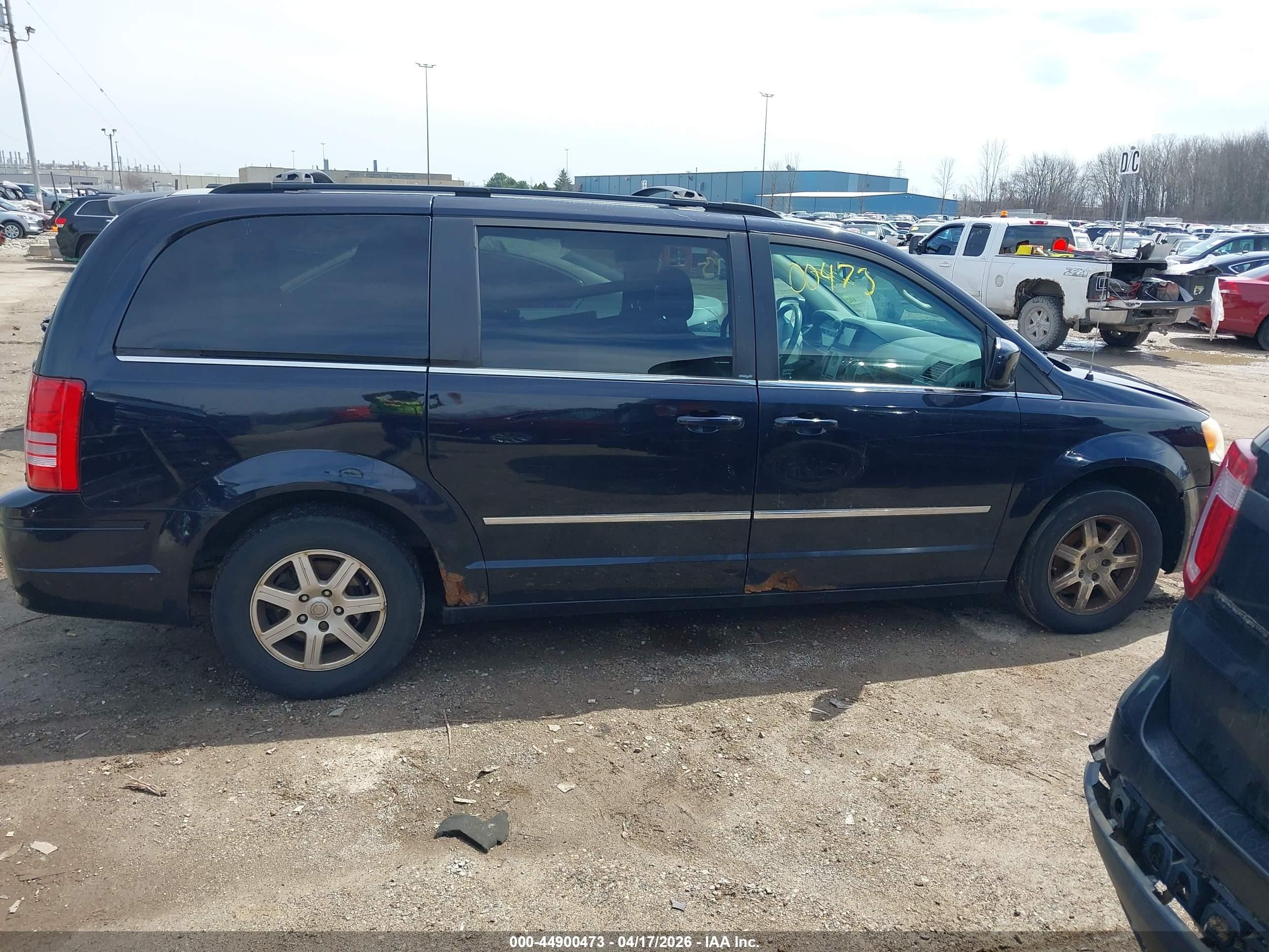 2010 Chrysler Town & Country Touring Blue vin: 2A4RR5D11AR493752