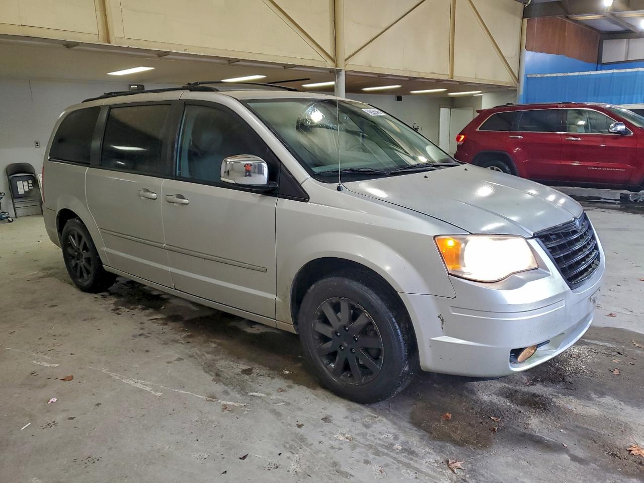 2010 Chrysler Town & Country Touring Silver vin: 2A4RR5D12AR104116