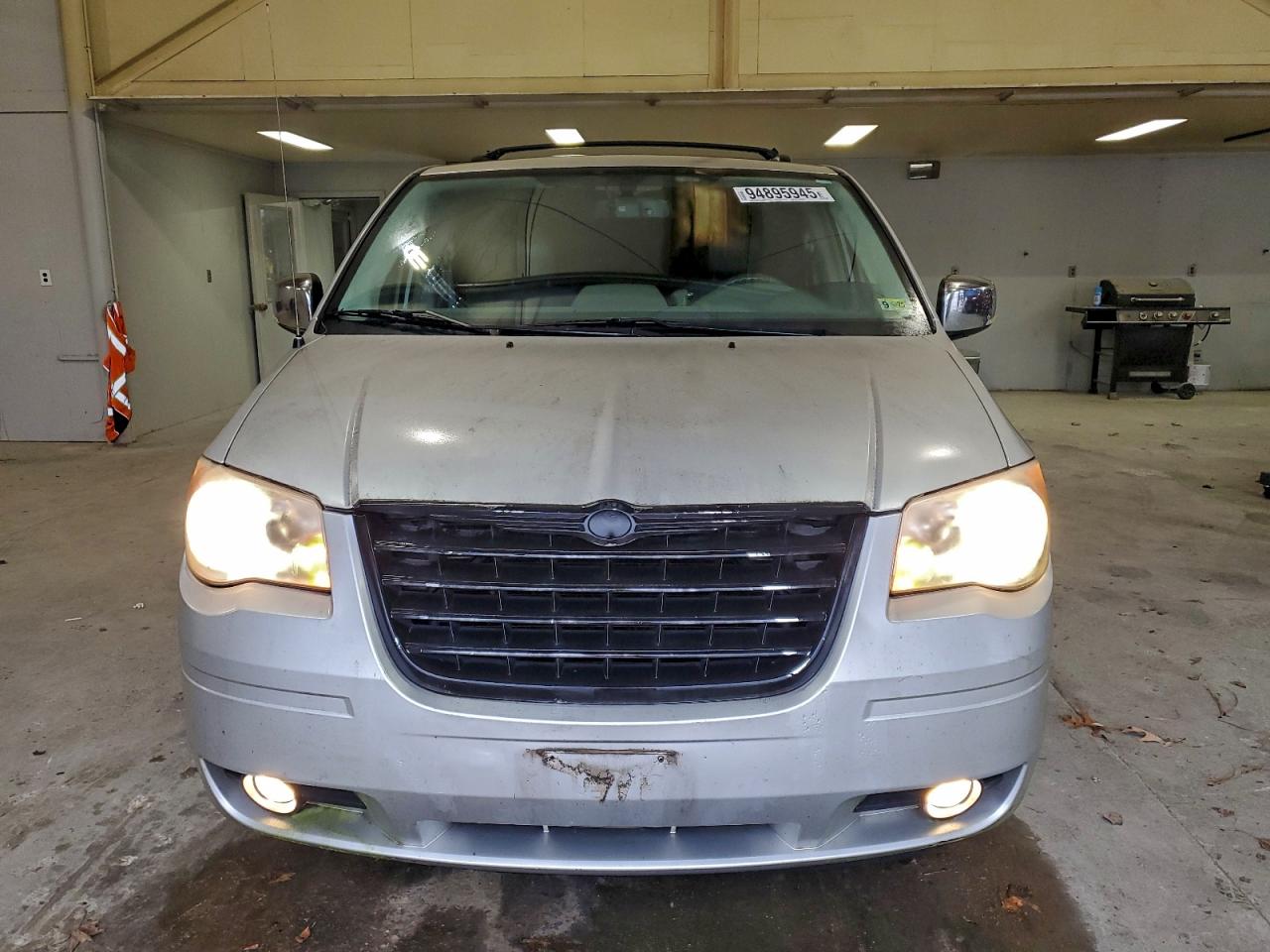 2010 Chrysler Town & Country Touring Silver vin: 2A4RR5D12AR104116