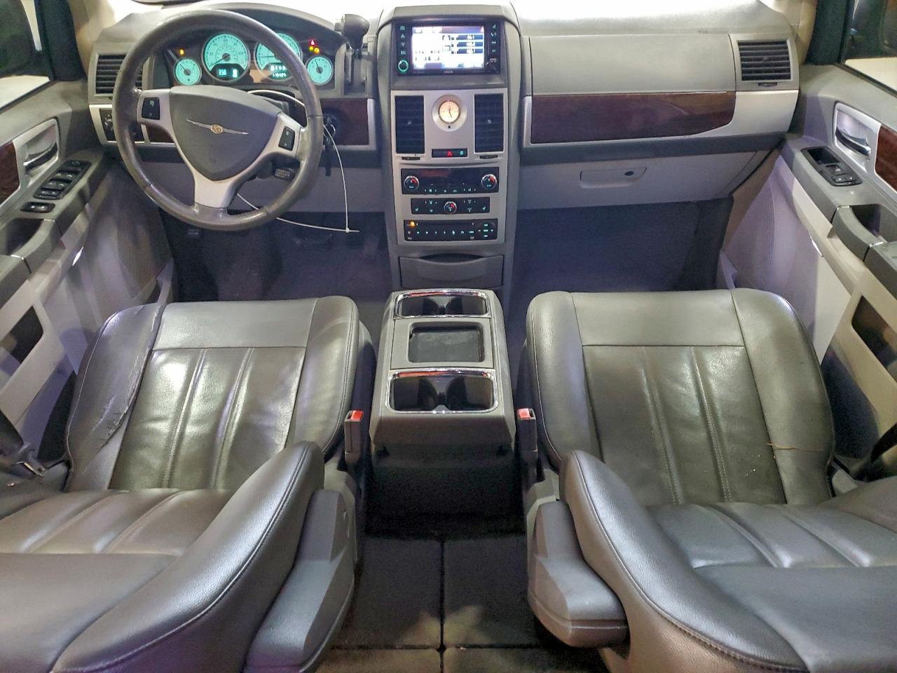 2010 Chrysler Town & Country Touring Silver vin: 2A4RR5D12AR104116