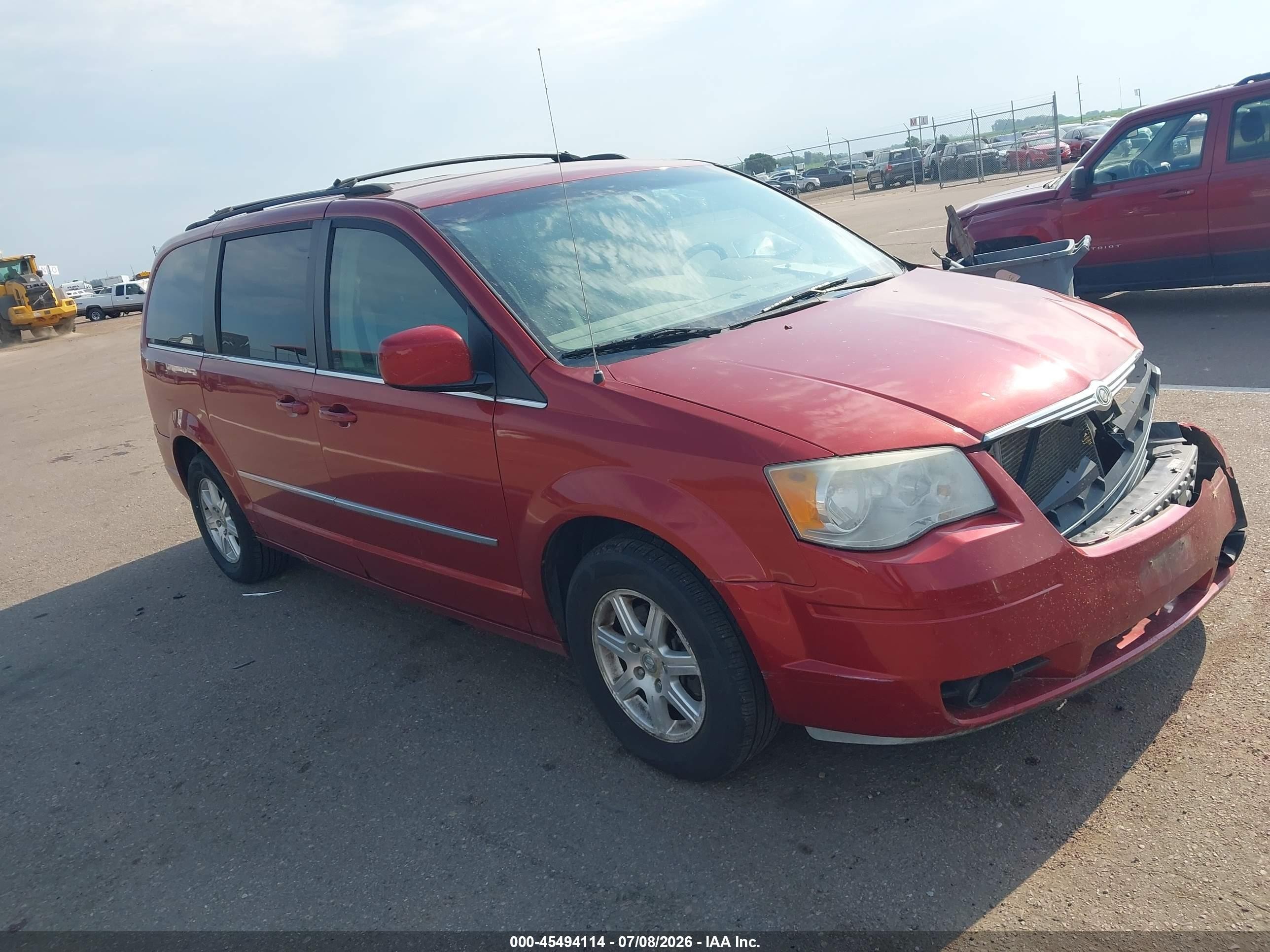 2010 Chrysler Town & Country Touring Red vin: 2A4RR5D12AR109087