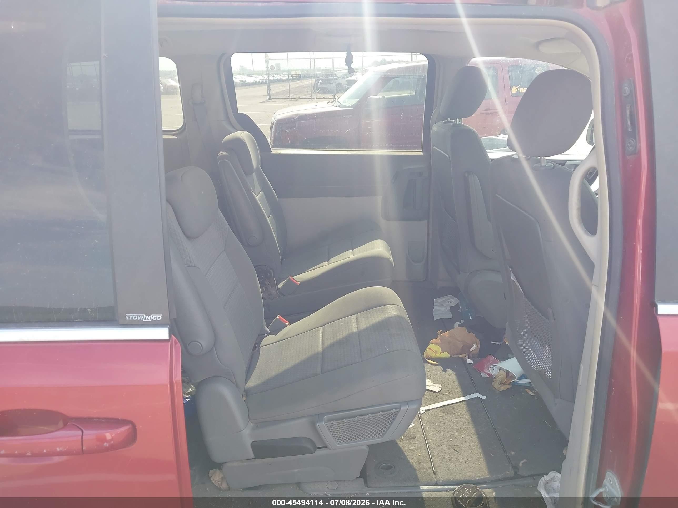 2010 Chrysler Town & Country Touring Red vin: 2A4RR5D12AR109087