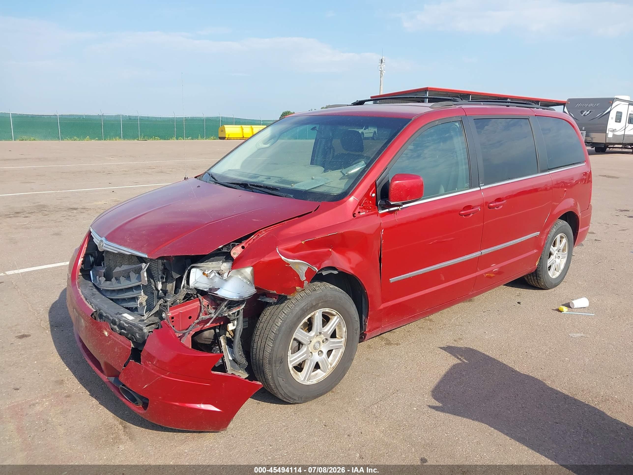 2010 Chrysler Town & Country Touring Red vin: 2A4RR5D12AR109087