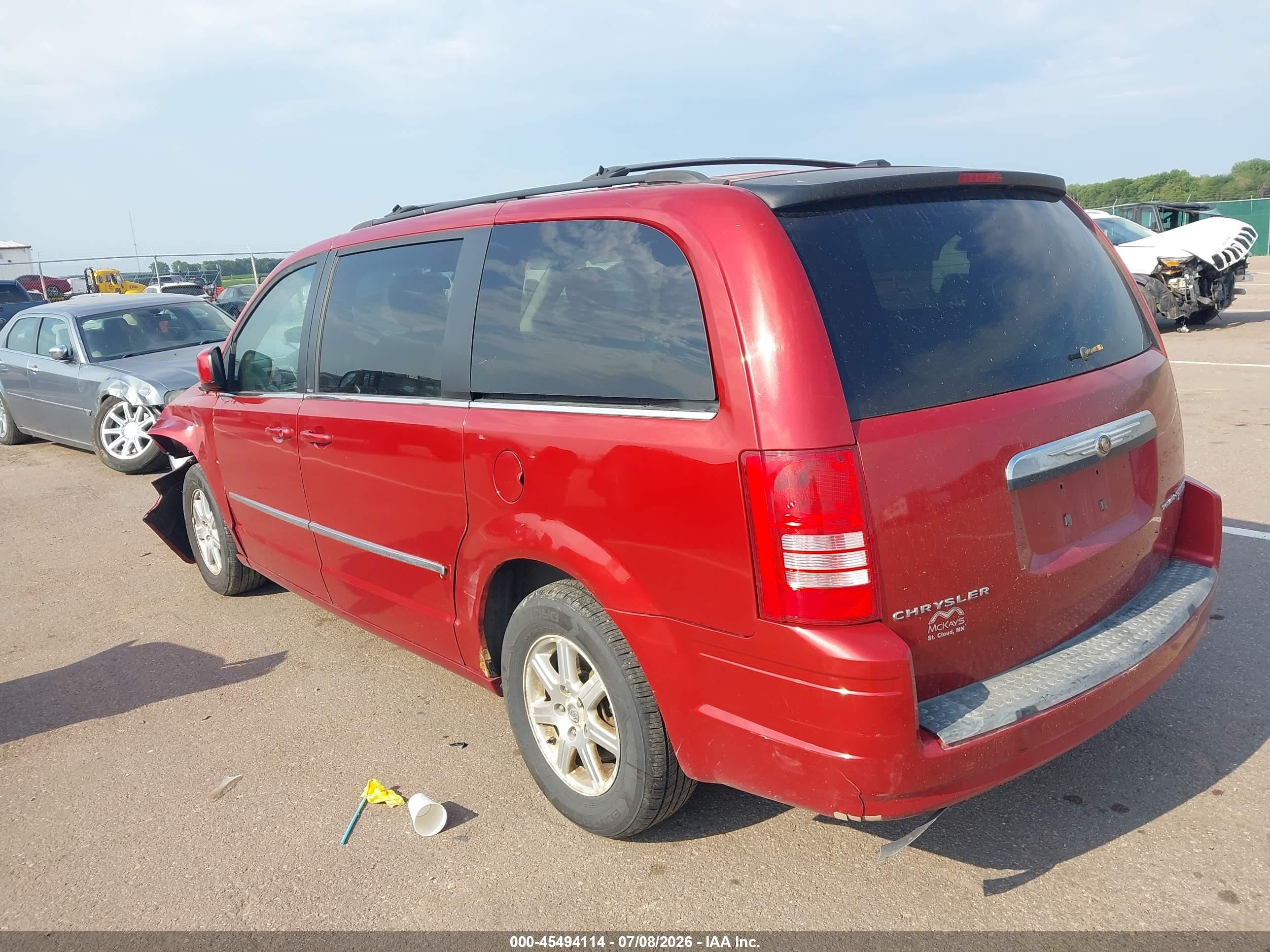 2010 Chrysler Town & Country Touring Red vin: 2A4RR5D12AR109087