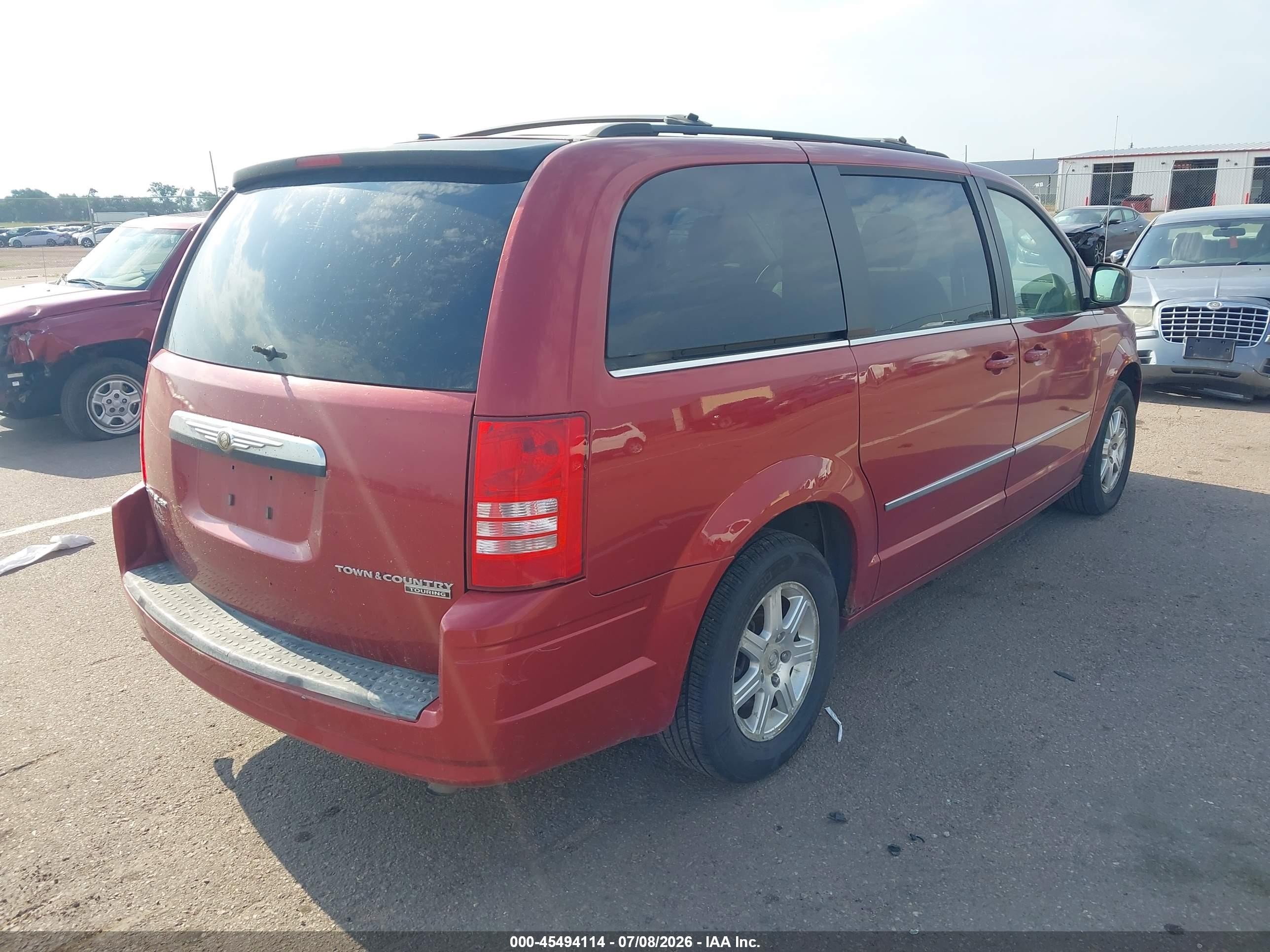 2010 Chrysler Town & Country Touring Red vin: 2A4RR5D12AR109087