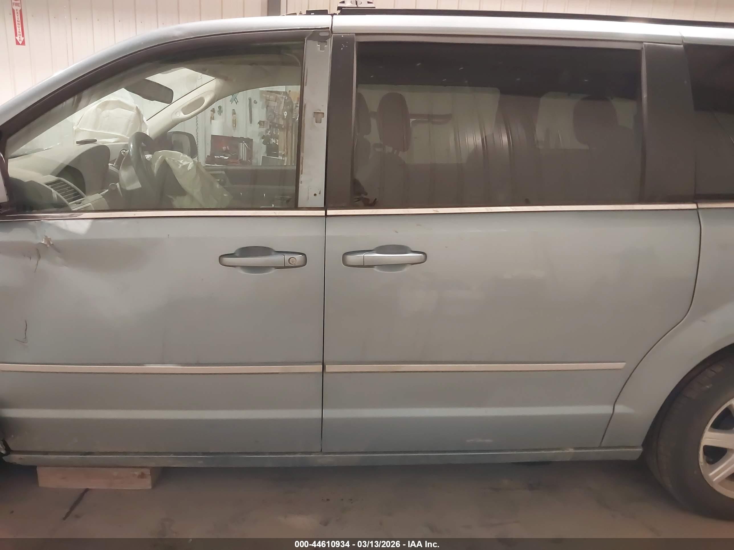 2010 Chrysler Town & Country Touring Light Blue vin: 2A4RR5D12AR168009
