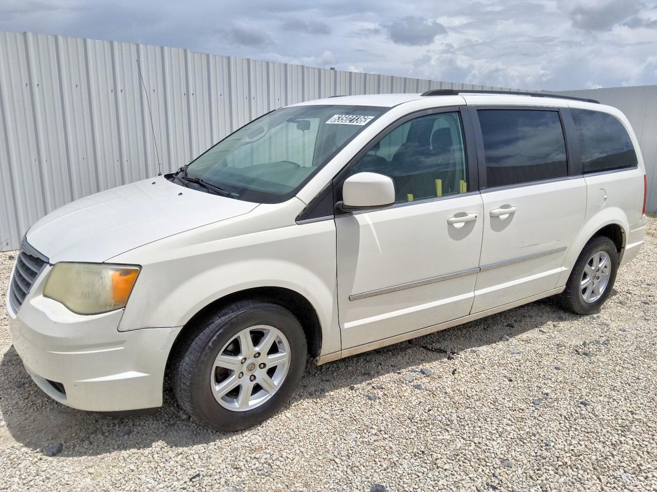 2010 Chrysler Town & Country Touring White vin: 2A4RR5D12AR176319