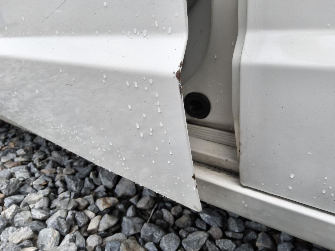 2010 Chrysler Town & Country Touring White vin: 2A4RR5D12AR176319 Damage: Left Front Door, Heavy Scratch, 1 To 2 Inches
