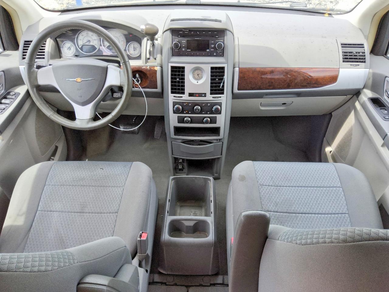 2010 Chrysler Town & Country Touring White vin: 2A4RR5D12AR176319