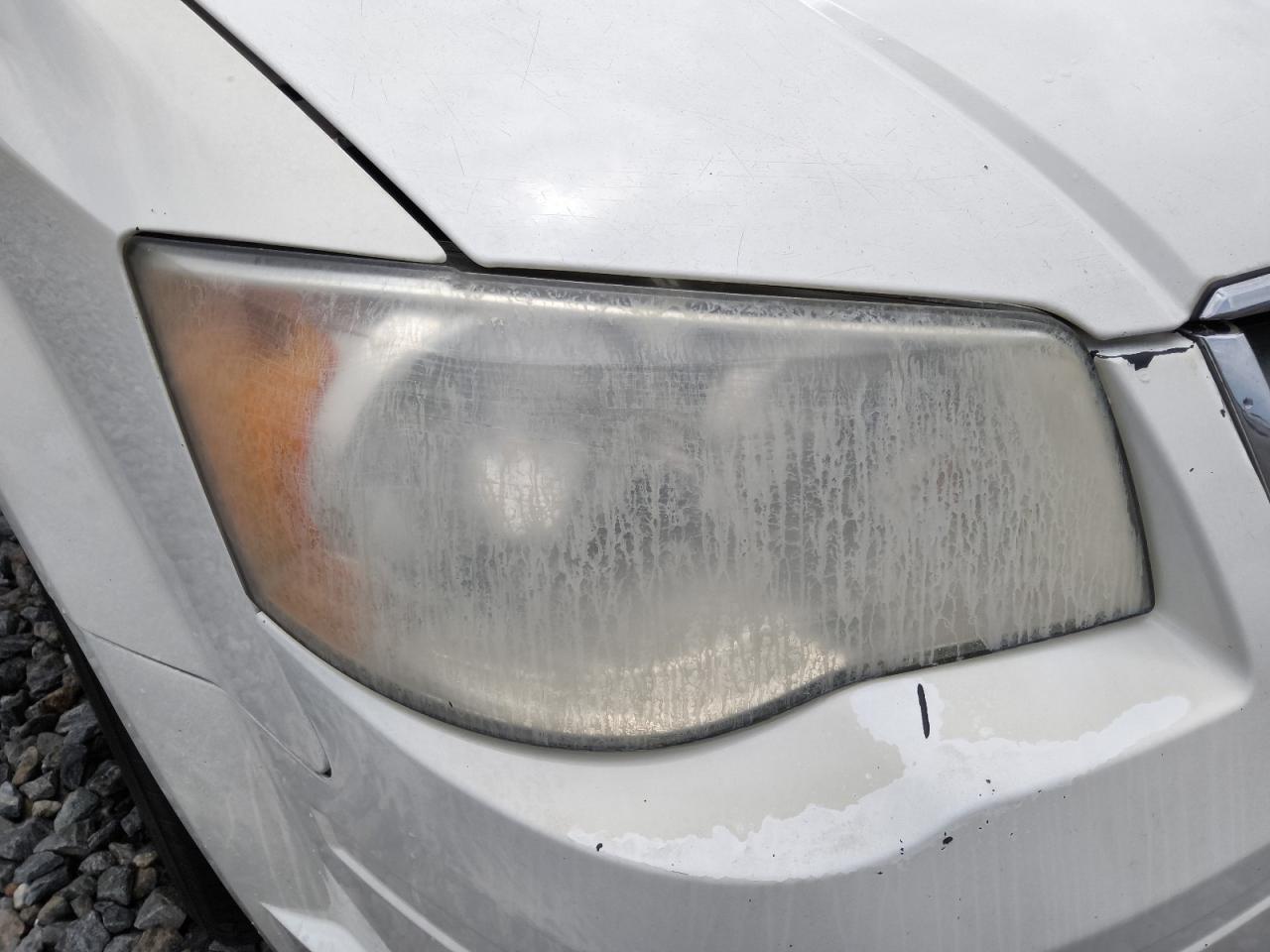 2010 Chrysler Town & Country Touring White vin: 2A4RR5D12AR176319 Damage: Right Head Lamp, Faded, Repair Required