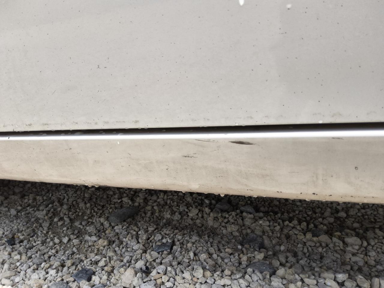 2010 Chrysler Town & Country Touring White vin: 2A4RR5D12AR176319 Damage: Left Rocker Panel, Heavy Scratch, 1 To 2 Inches