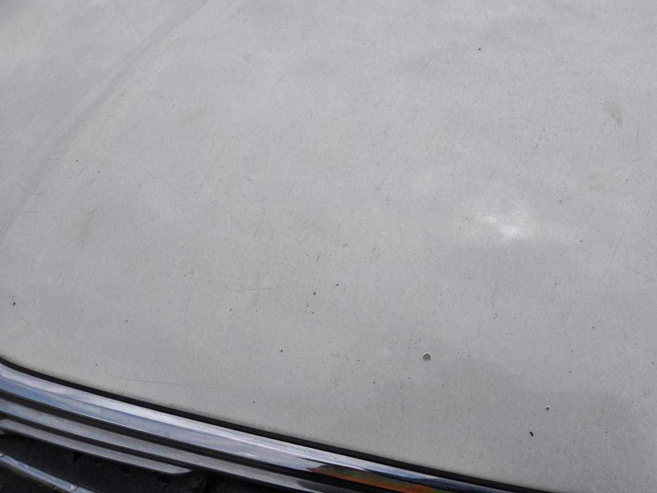 2010 Chrysler Town & Country Touring White vin: 2A4RR5D12AR176319 Damage: Hood, Chipped, 10 Or More