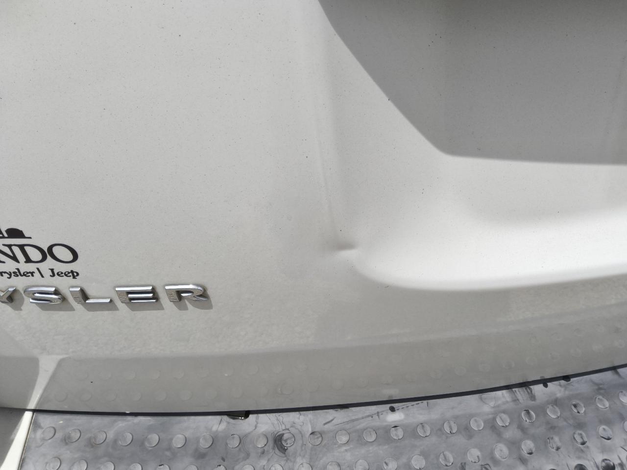 2010 Chrysler Town & Country Touring White vin: 2A4RR5D12AR176319 Damage: Lift Gate, Dent(S) W/ Paint Dmg, 2 To 3 Inches