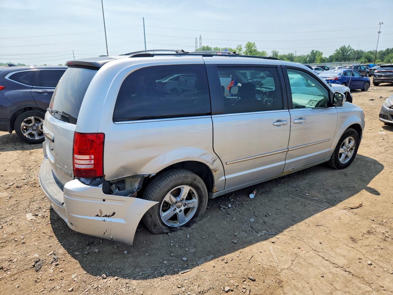 2010 Chrysler Town & Country Touring Silver vin: 2A4RR5D12AR188468