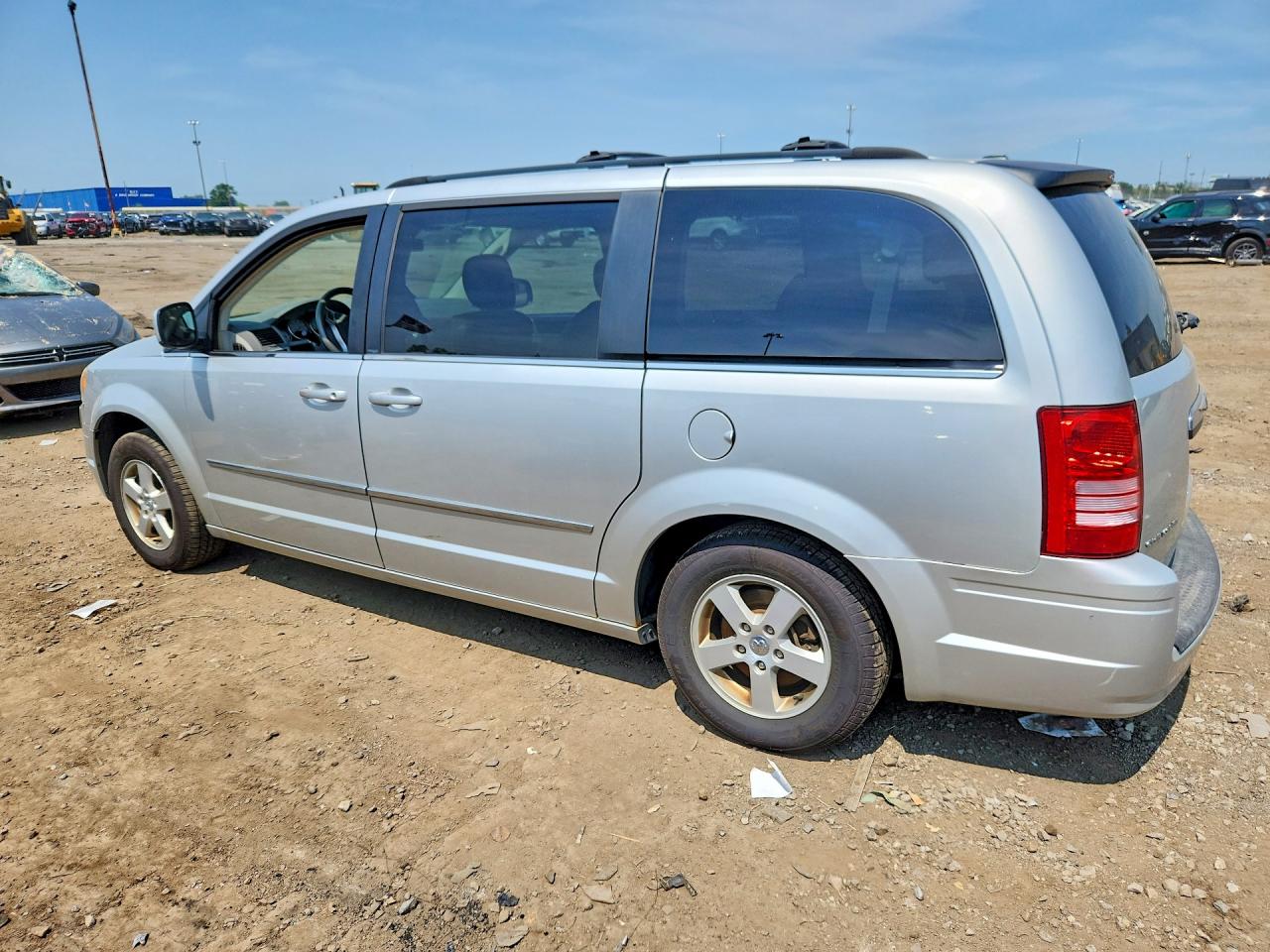 2010 Chrysler Town & Country Touring Silver vin: 2A4RR5D12AR188468
