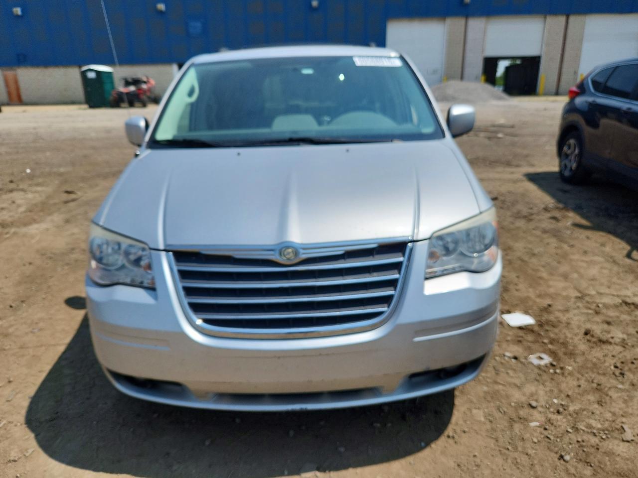 2010 Chrysler Town & Country Touring Silver vin: 2A4RR5D12AR188468