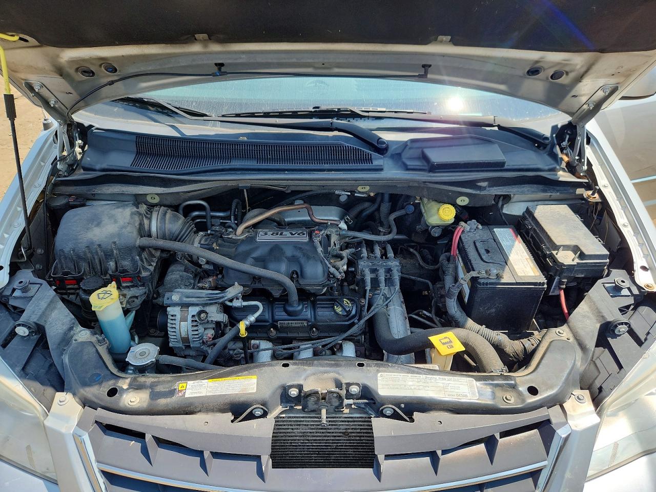 2010 Chrysler Town & Country Touring Silver vin: 2A4RR5D12AR188468