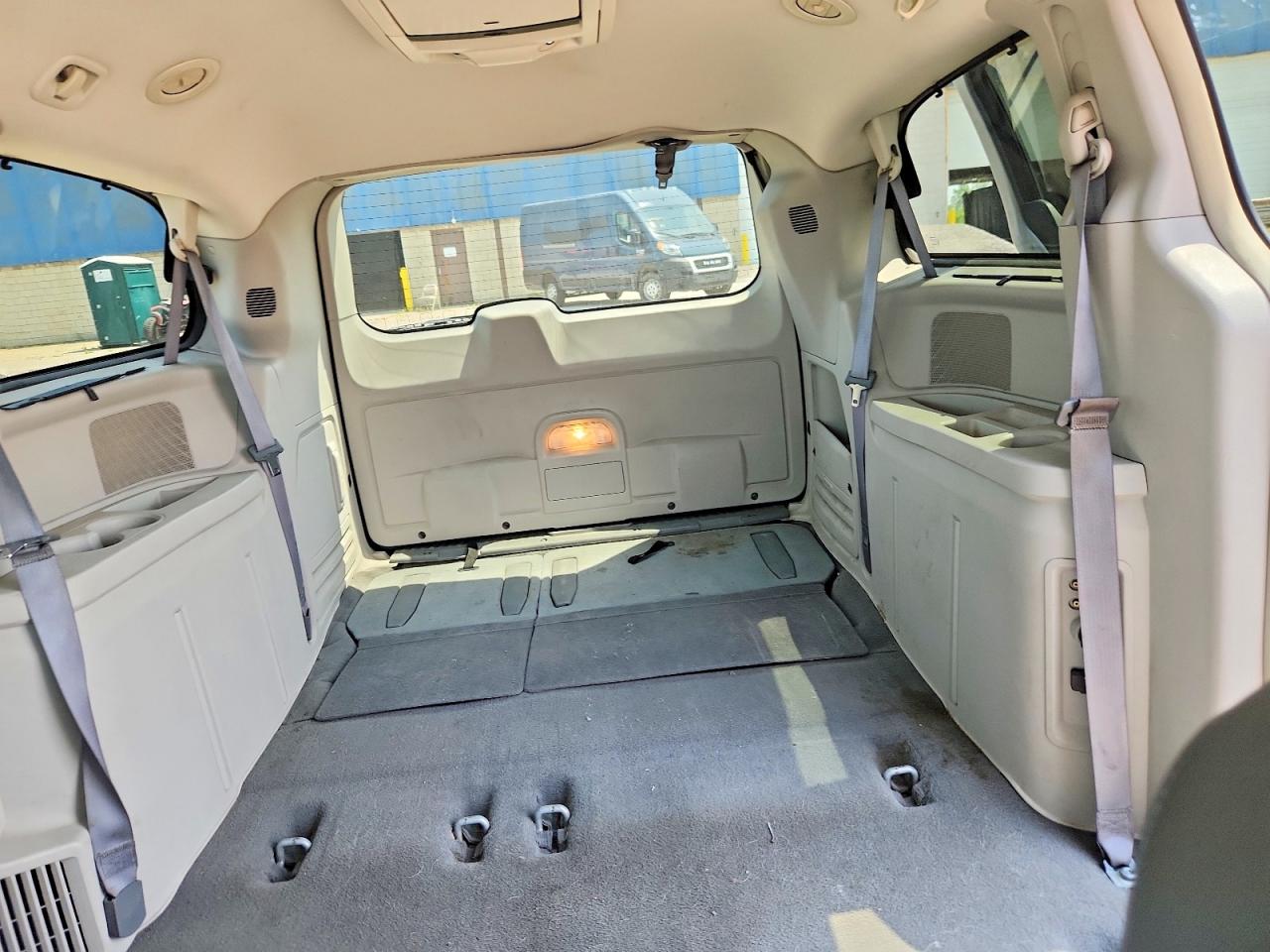 2010 Chrysler Town & Country Touring Silver vin: 2A4RR5D12AR188468