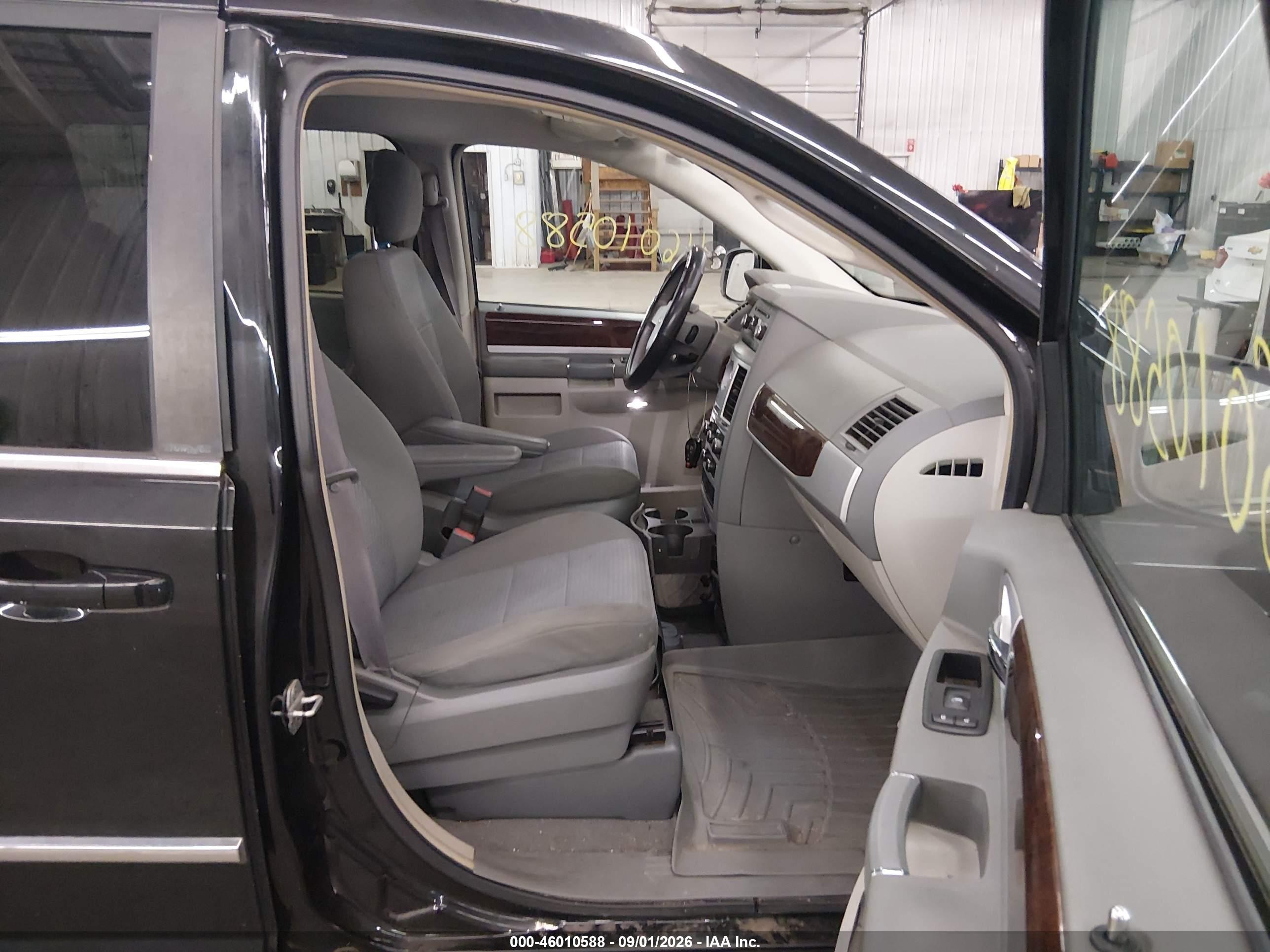 2010 Chrysler Town & Country Touring Black vin: 2A4RR5D12AR285587