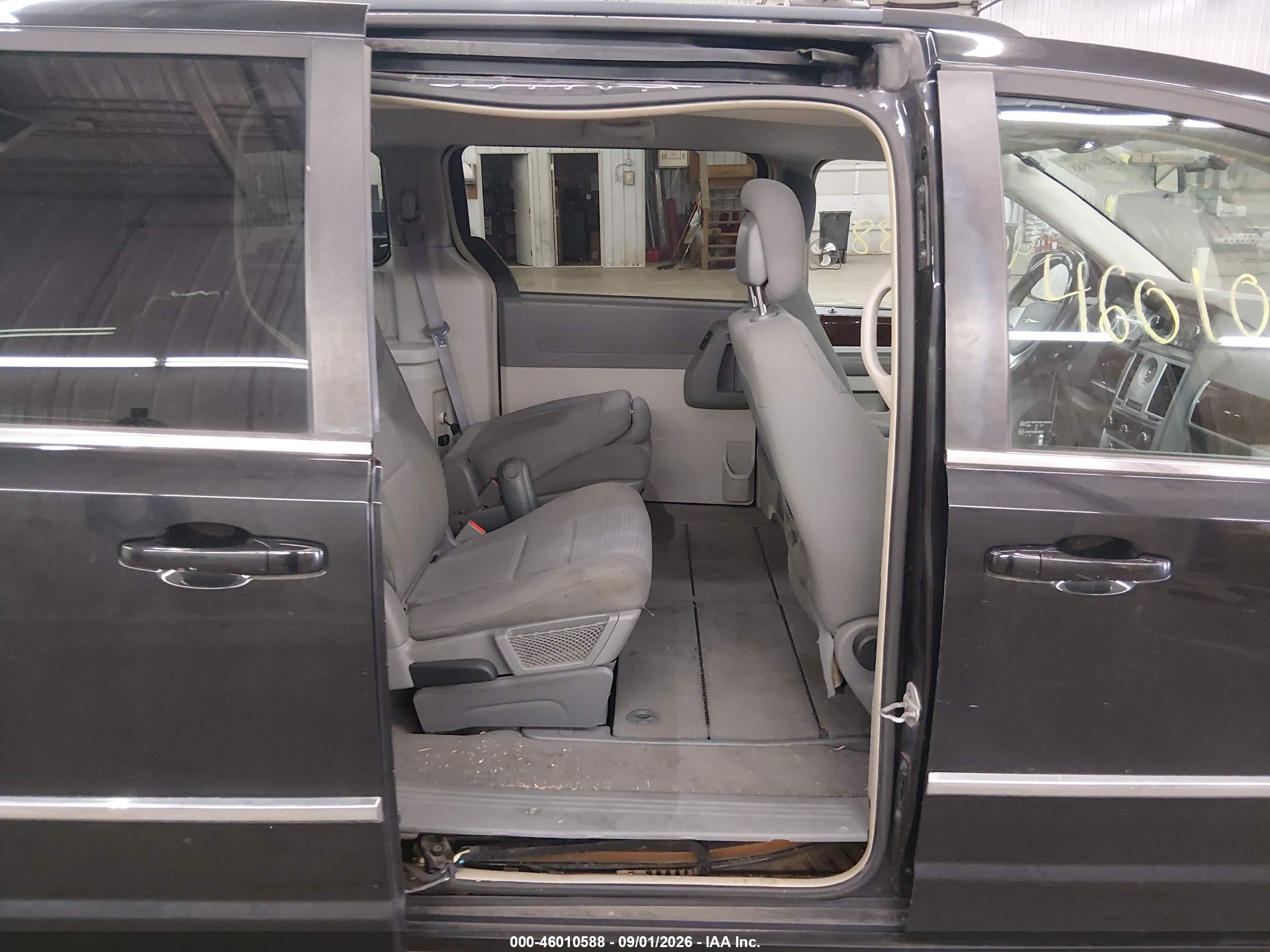 2010 Chrysler Town & Country Touring Black vin: 2A4RR5D12AR285587