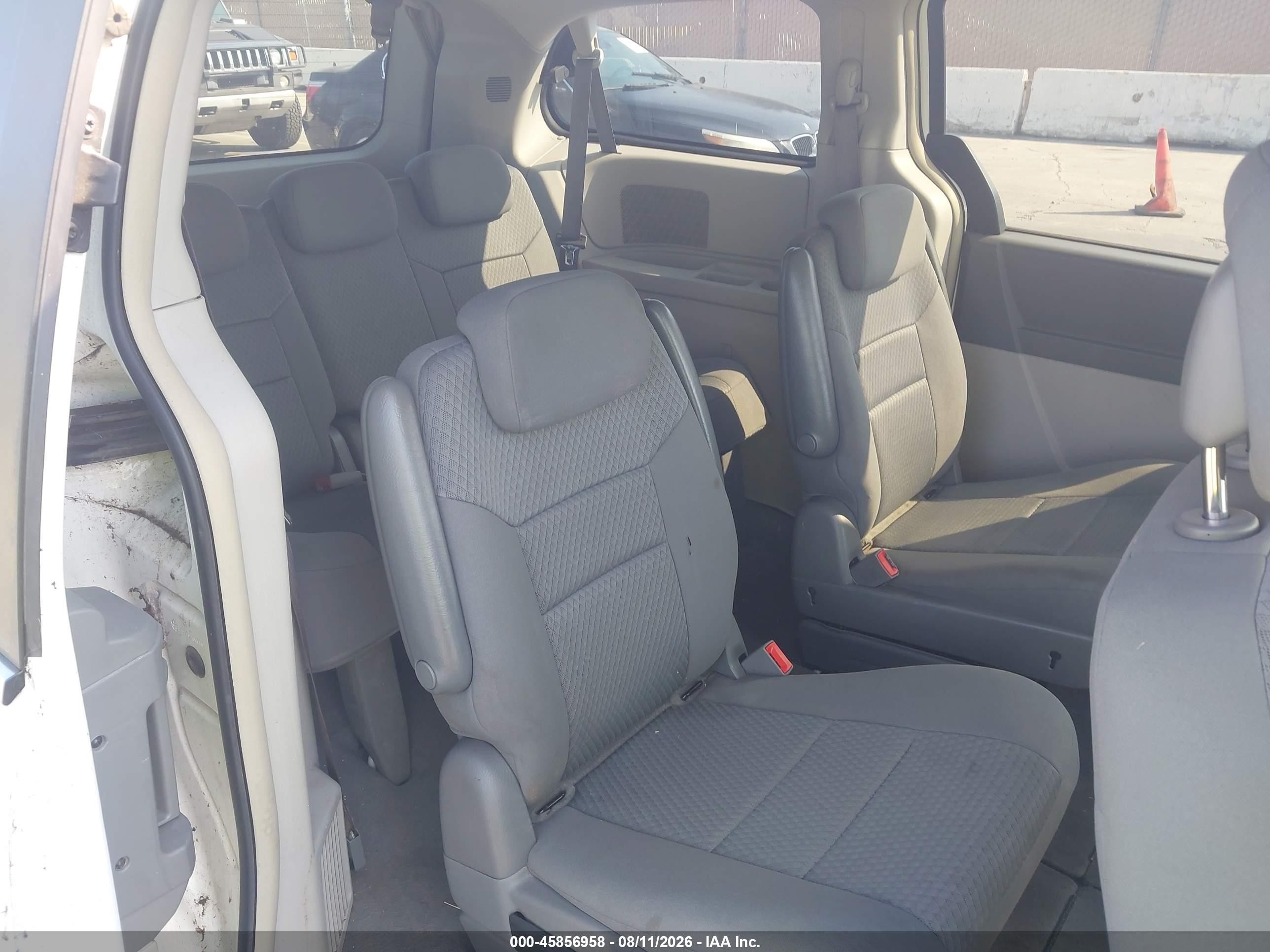2010 Chrysler Town & Country Touring White vin: 2A4RR5D12AR309872