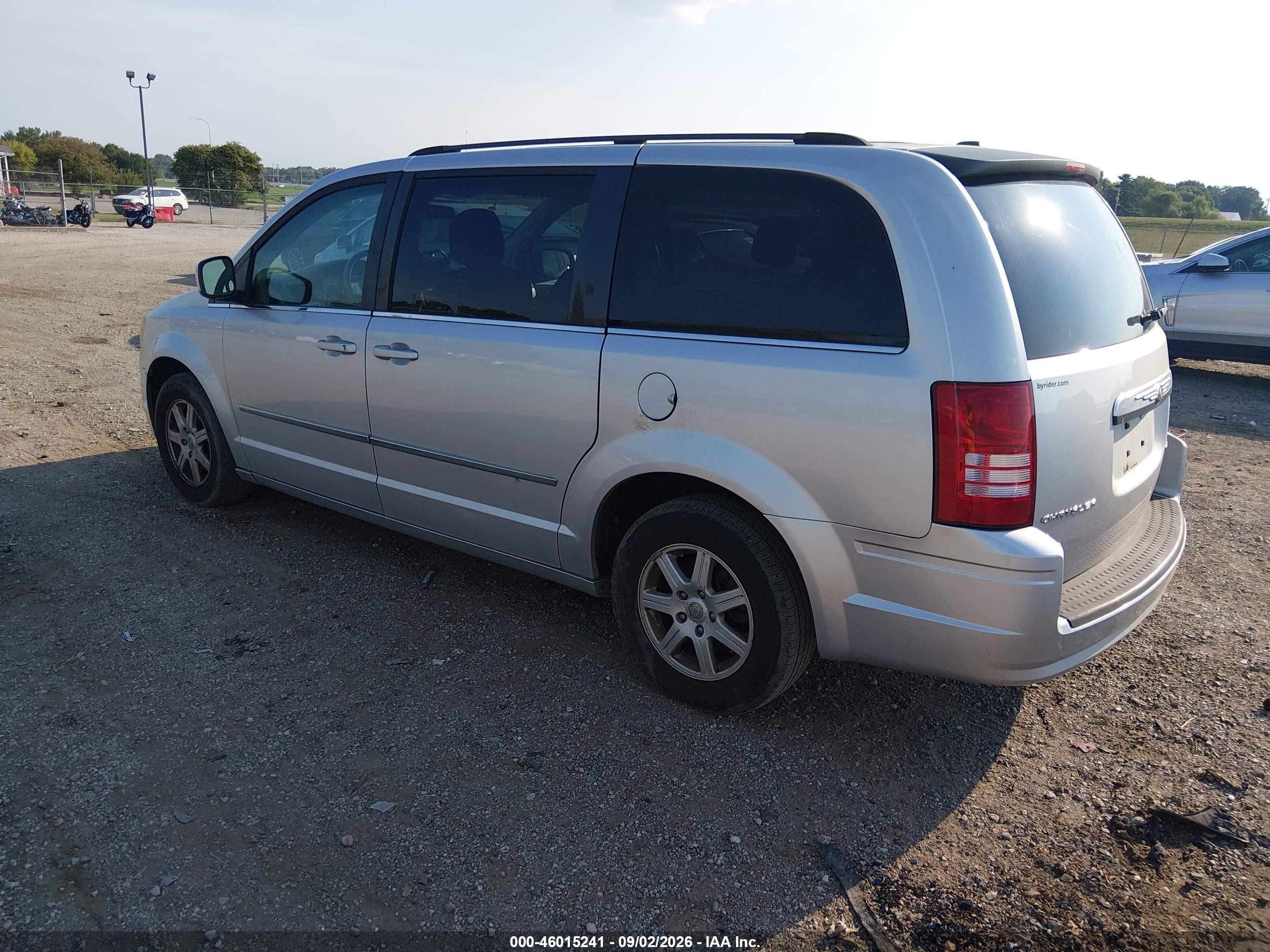 2010 Chrysler Town & Country Touring Silver vin: 2A4RR5D12AR348106