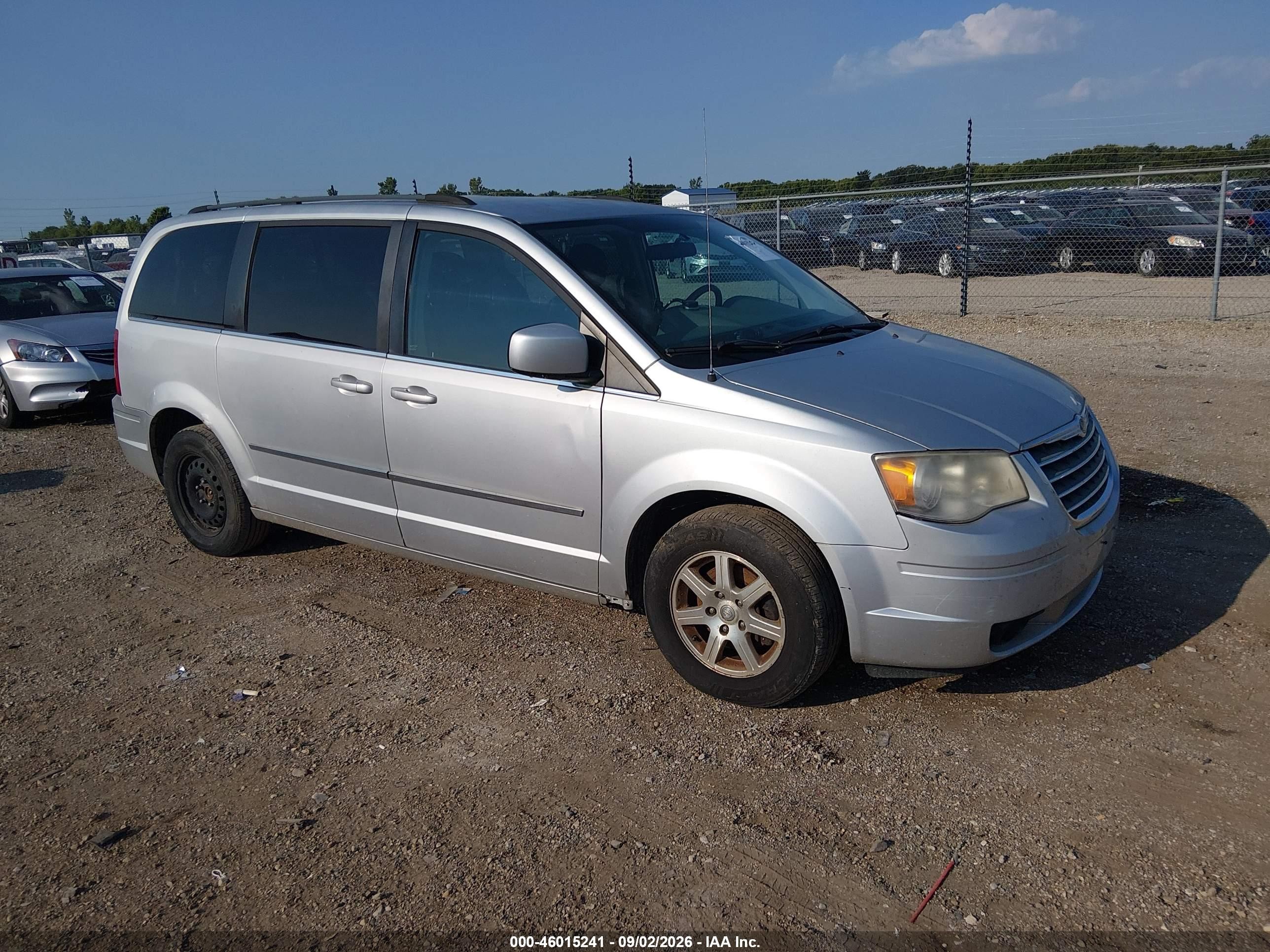 2010 Chrysler Town & Country Touring Silver vin: 2A4RR5D12AR348106