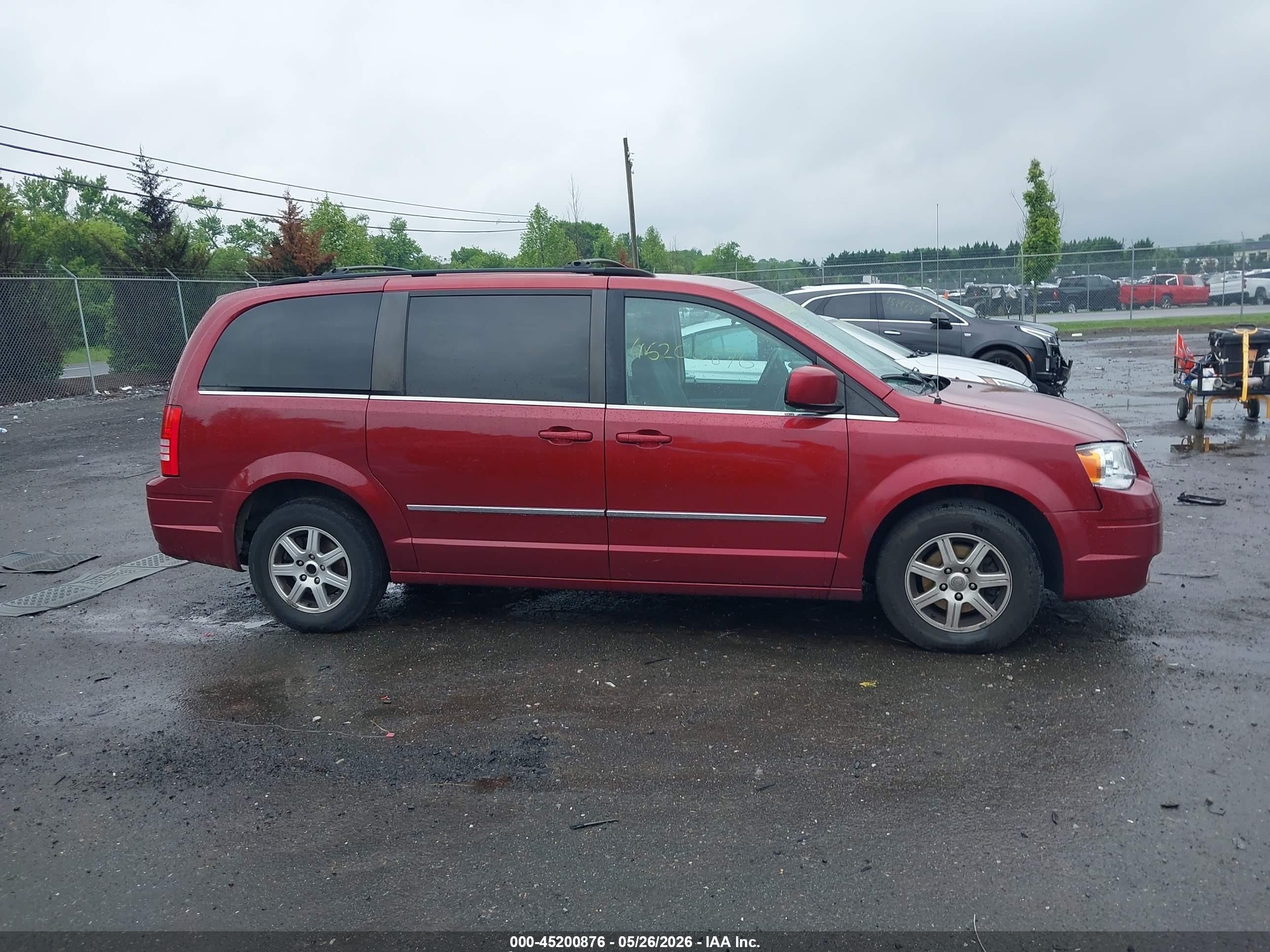 2010 Chrysler Town & Country Touring Красный vin: 2A4RR5D12AR358599
