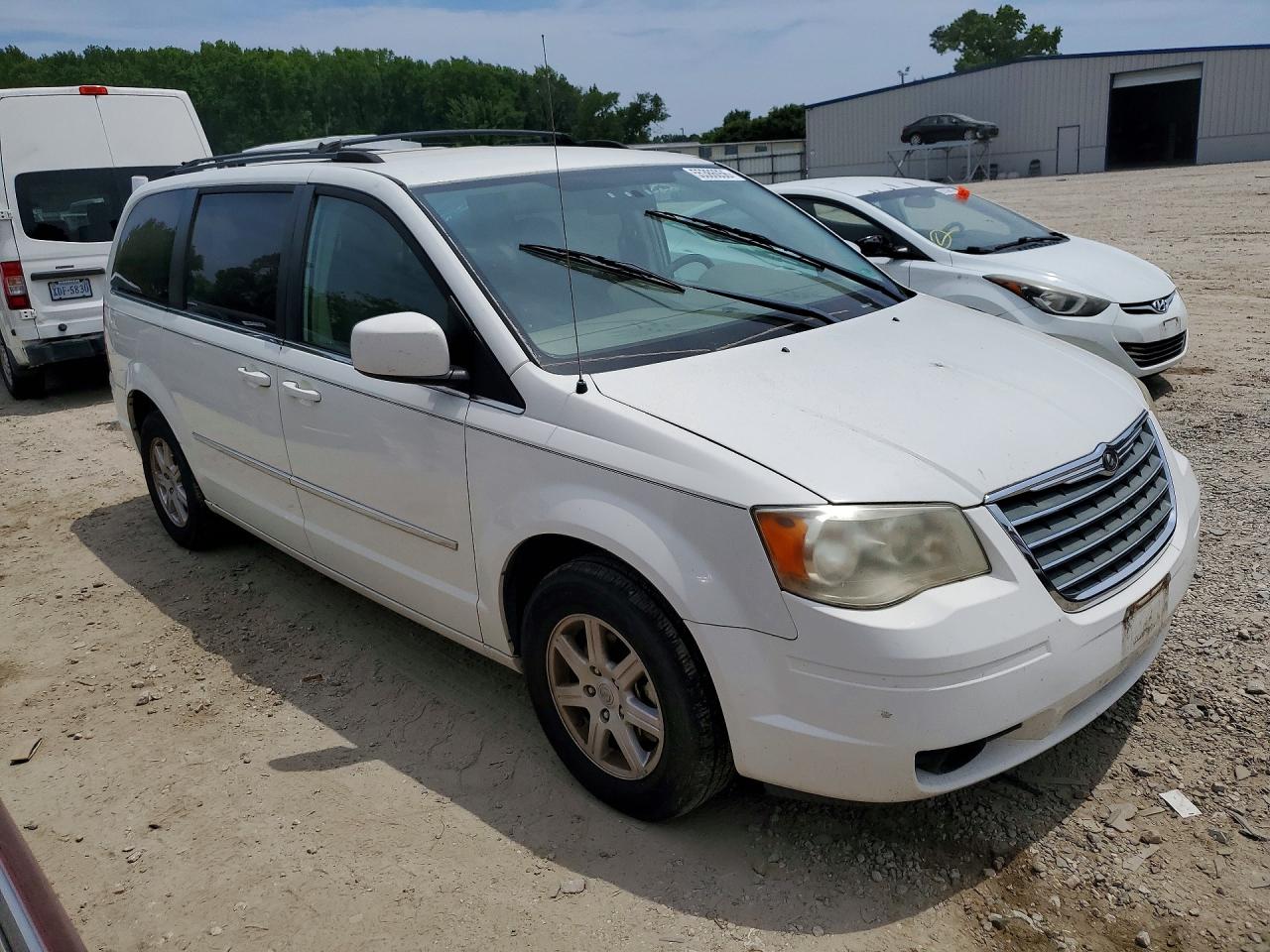 2010 Chrysler Town & Country Touring White vin: 2A4RR5D12AR366329