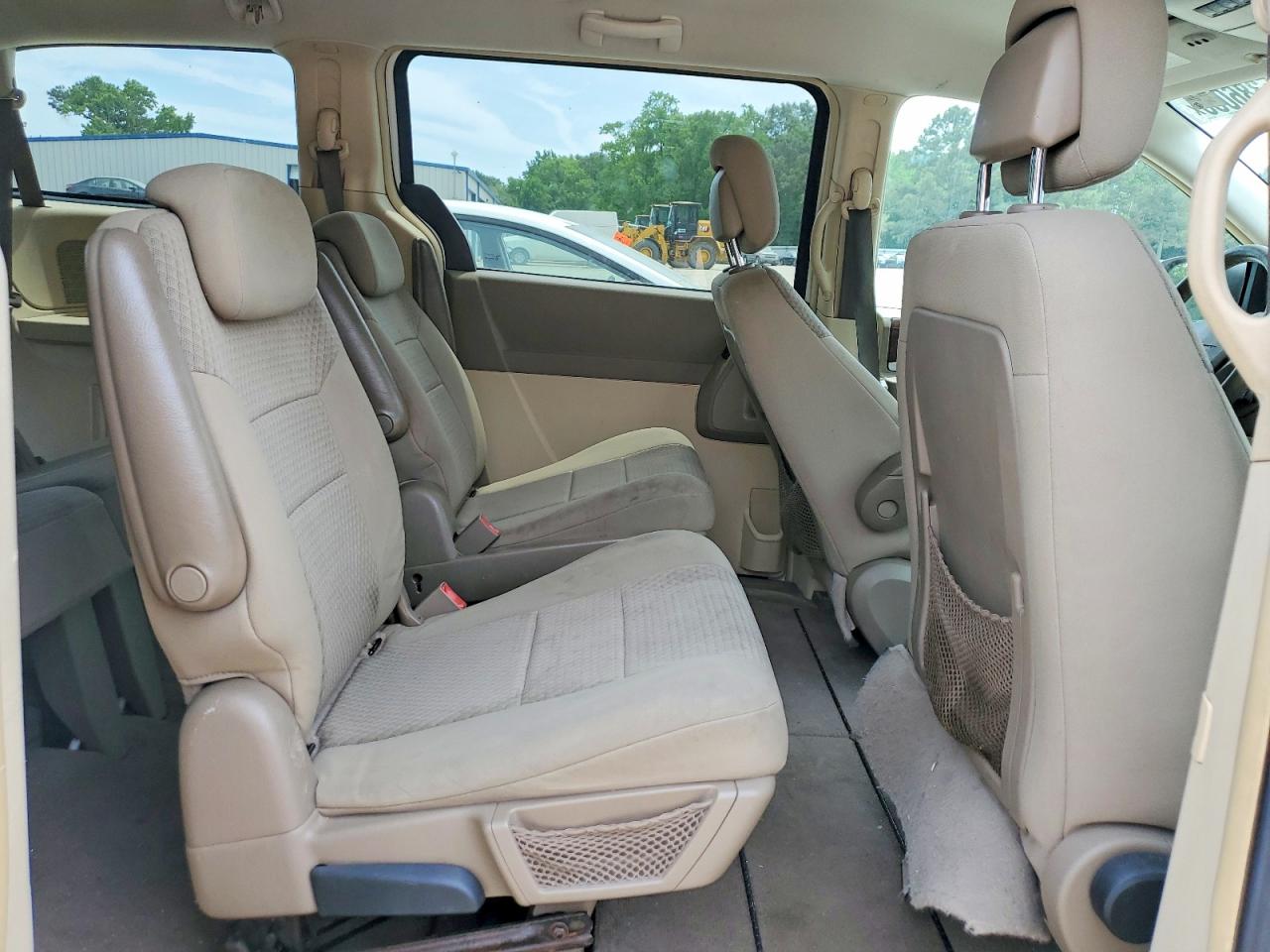 2010 Chrysler Town & Country Touring White vin: 2A4RR5D12AR366329