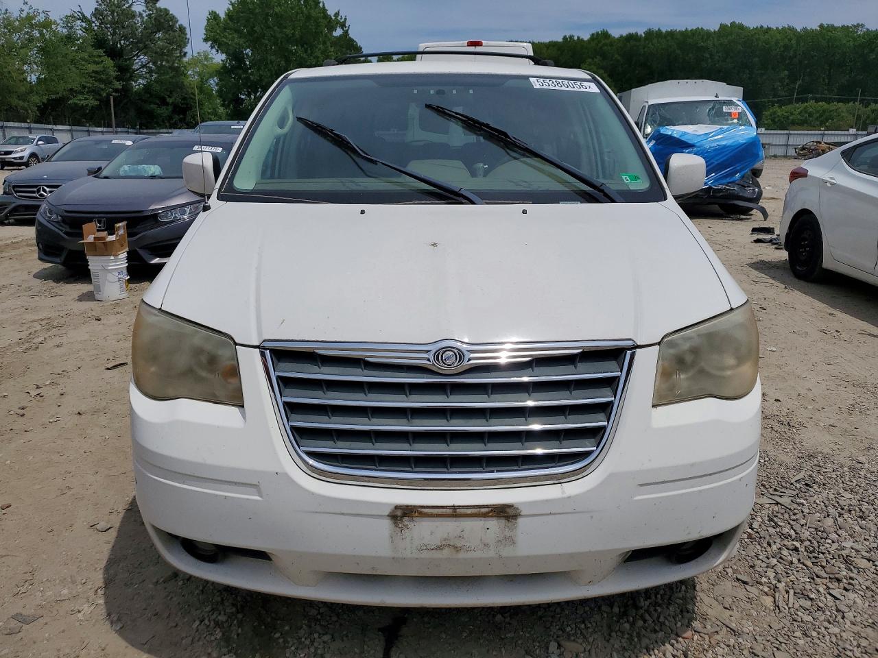 2010 Chrysler Town & Country Touring White vin: 2A4RR5D12AR366329