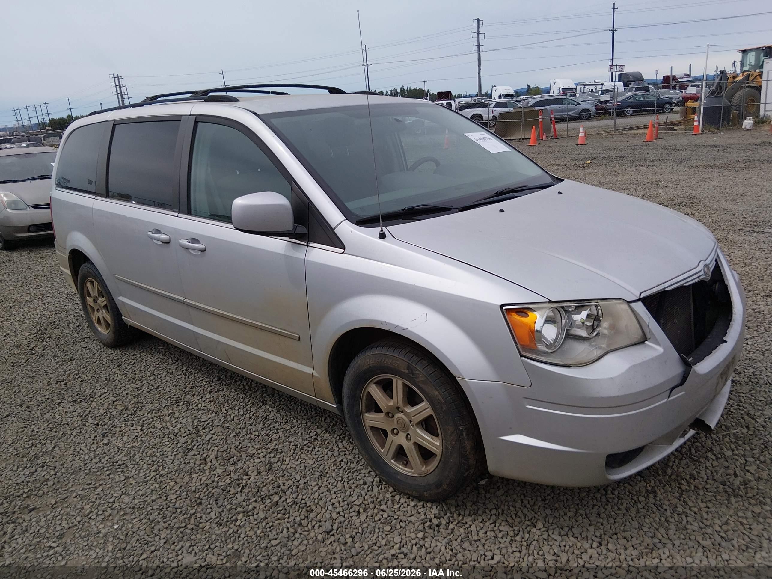2010 Chrysler Town & Country Touring Silver vin: 2A4RR5D12AR404383