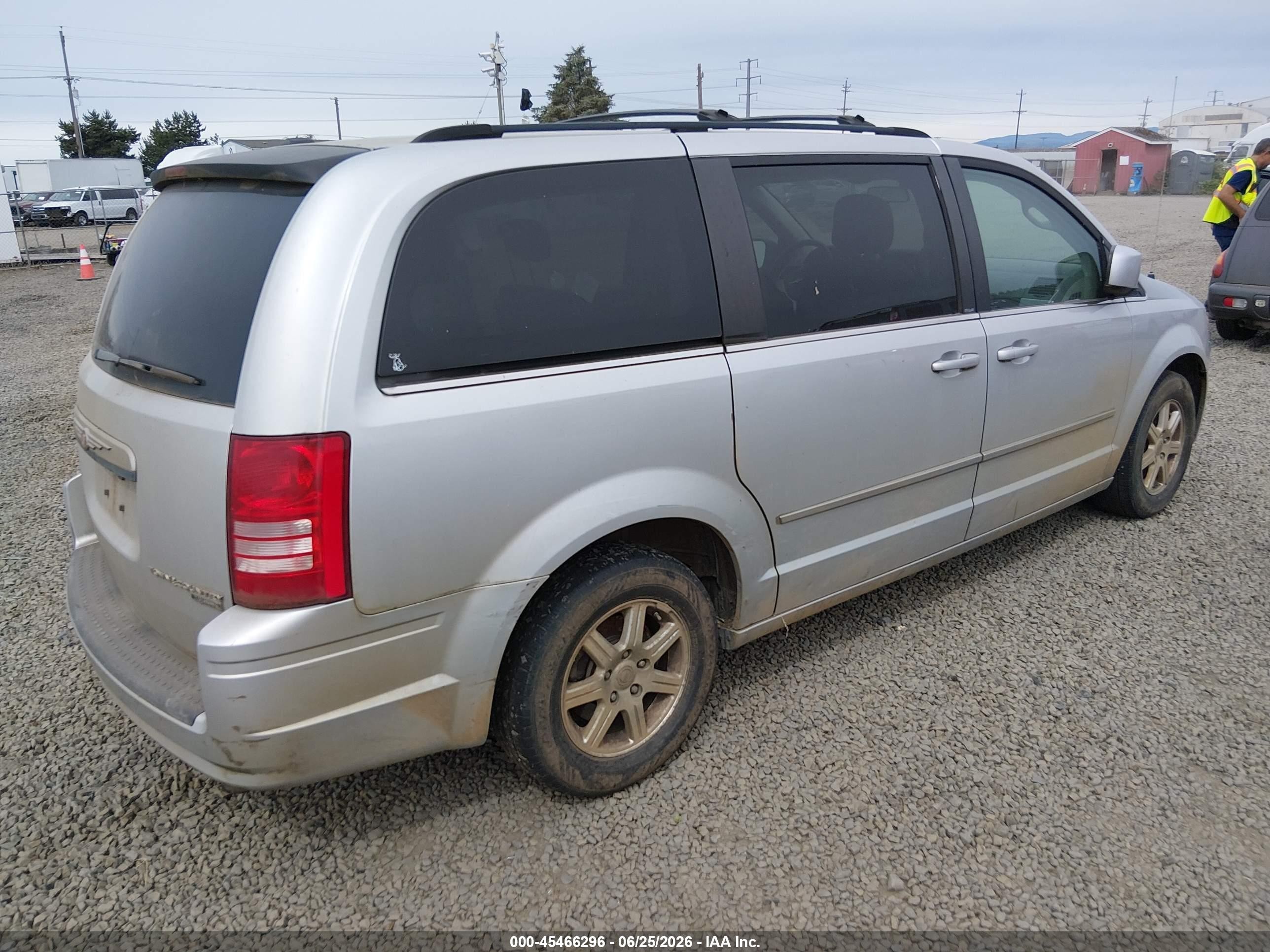 2010 Chrysler Town & Country Touring Silver vin: 2A4RR5D12AR404383
