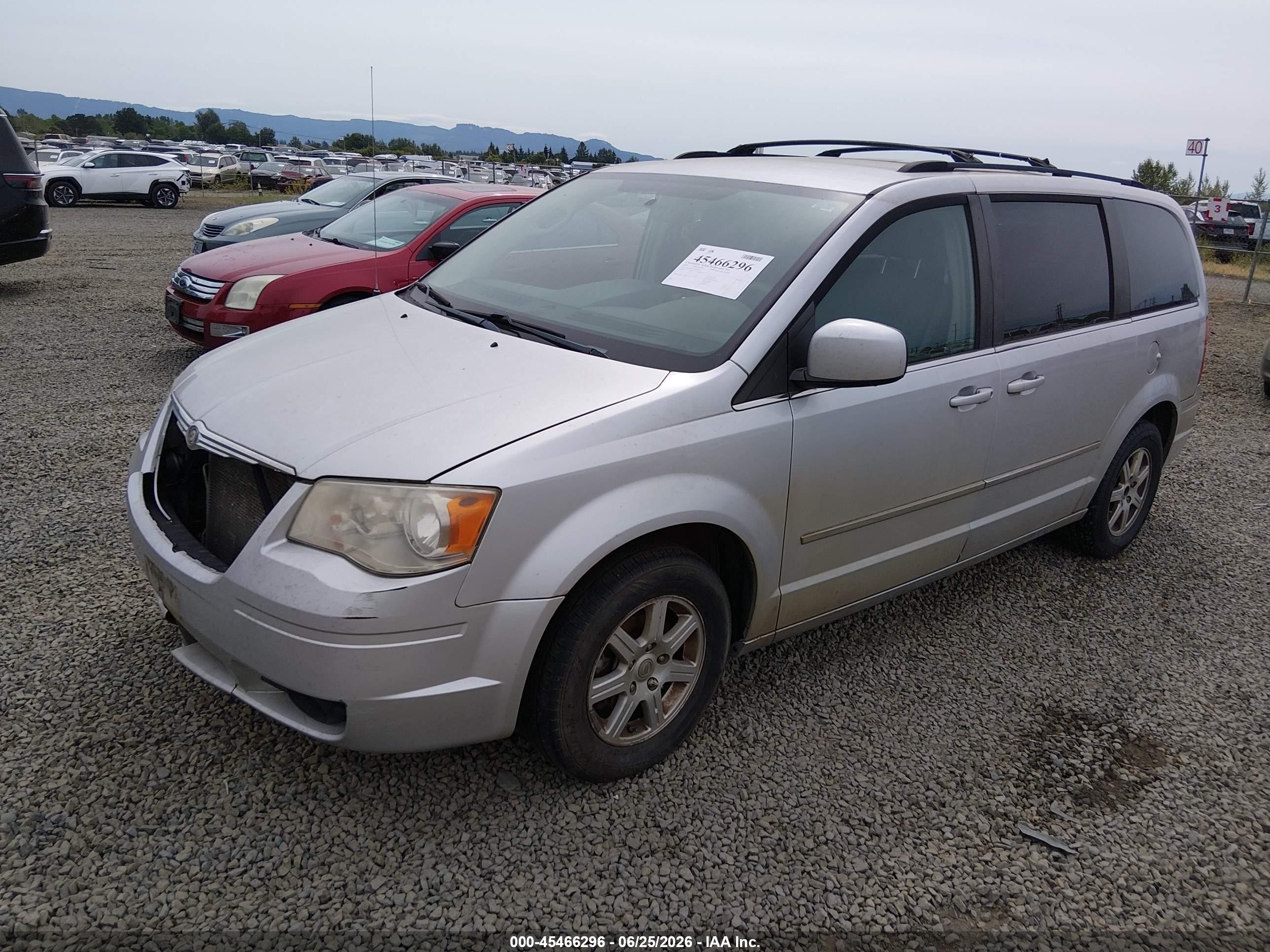 2010 Chrysler Town & Country Touring Silver vin: 2A4RR5D12AR404383
