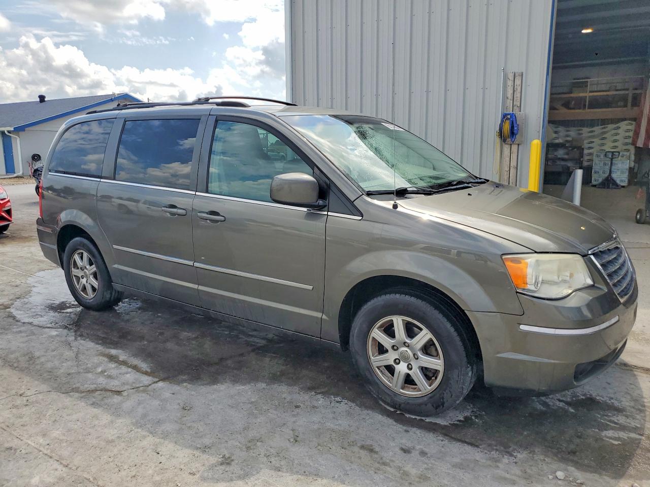2010 Chrysler Town And Country Gray vin: 2A4RR5D12AR415951