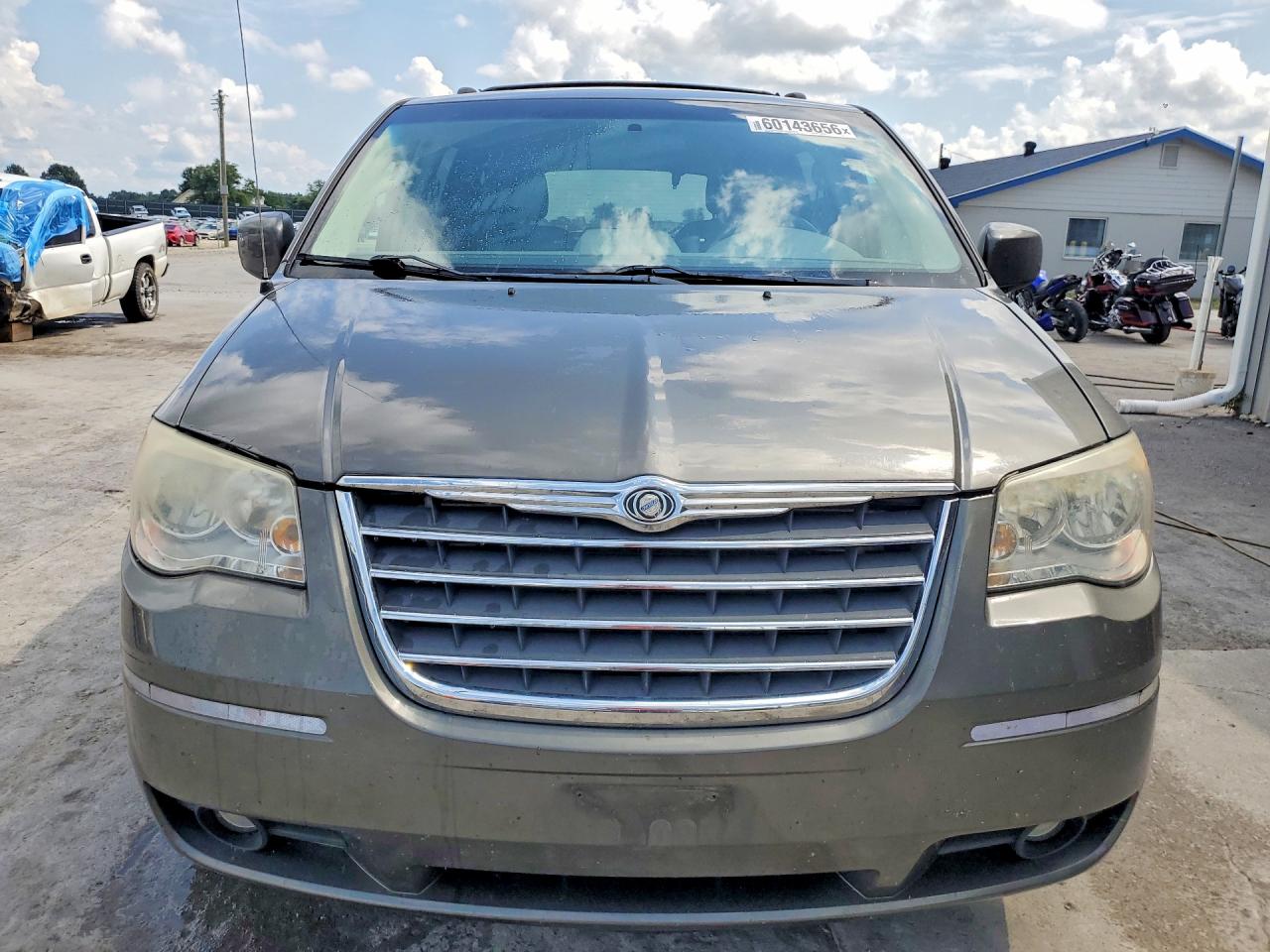 2010 Chrysler Town And Country Gray vin: 2A4RR5D12AR415951