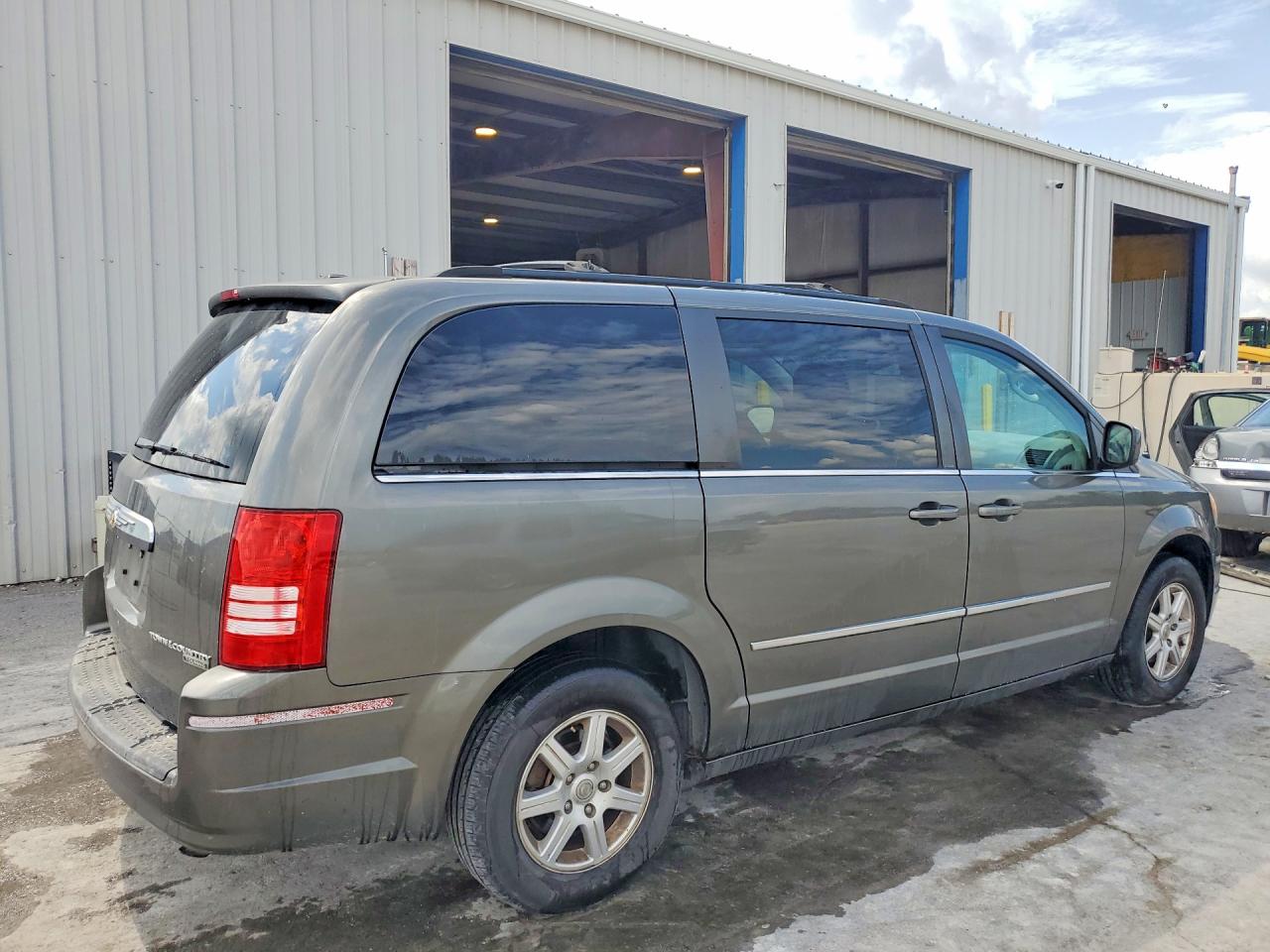 2010 Chrysler Town And Country Gray vin: 2A4RR5D12AR415951
