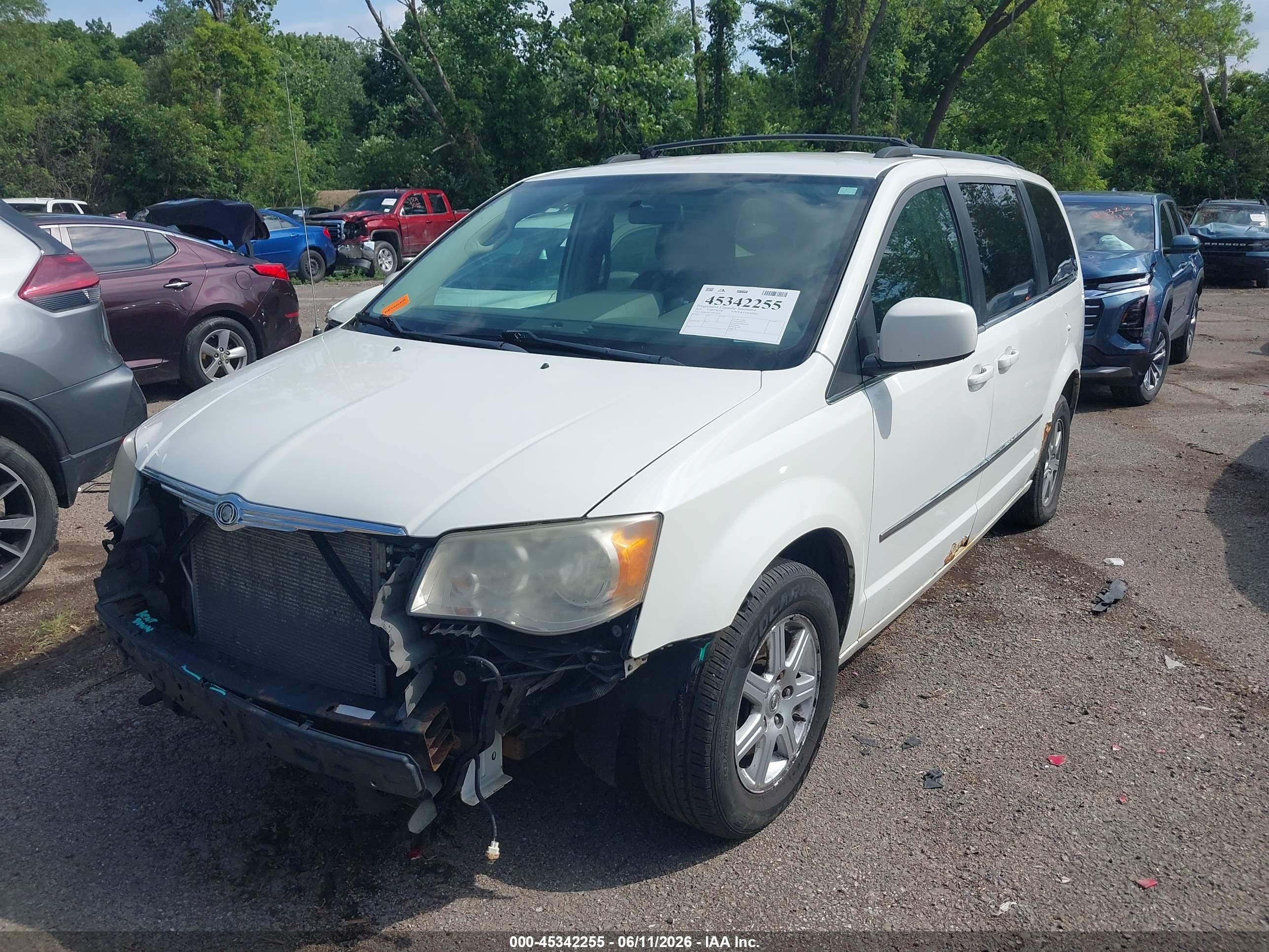 2010 Chrysler Town & Country Touring Белый vin: 2A4RR5D12AR432071