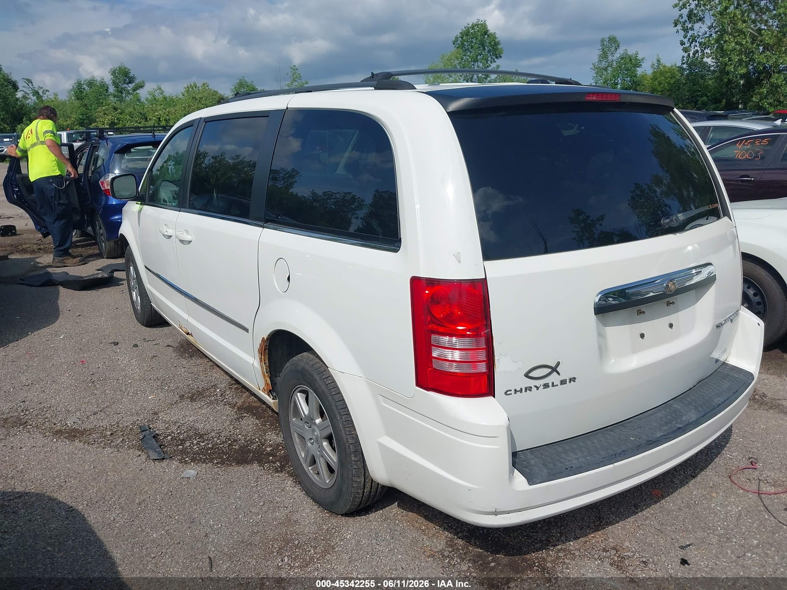 2010 Chrysler Town & Country Touring Белый vin: 2A4RR5D12AR432071
